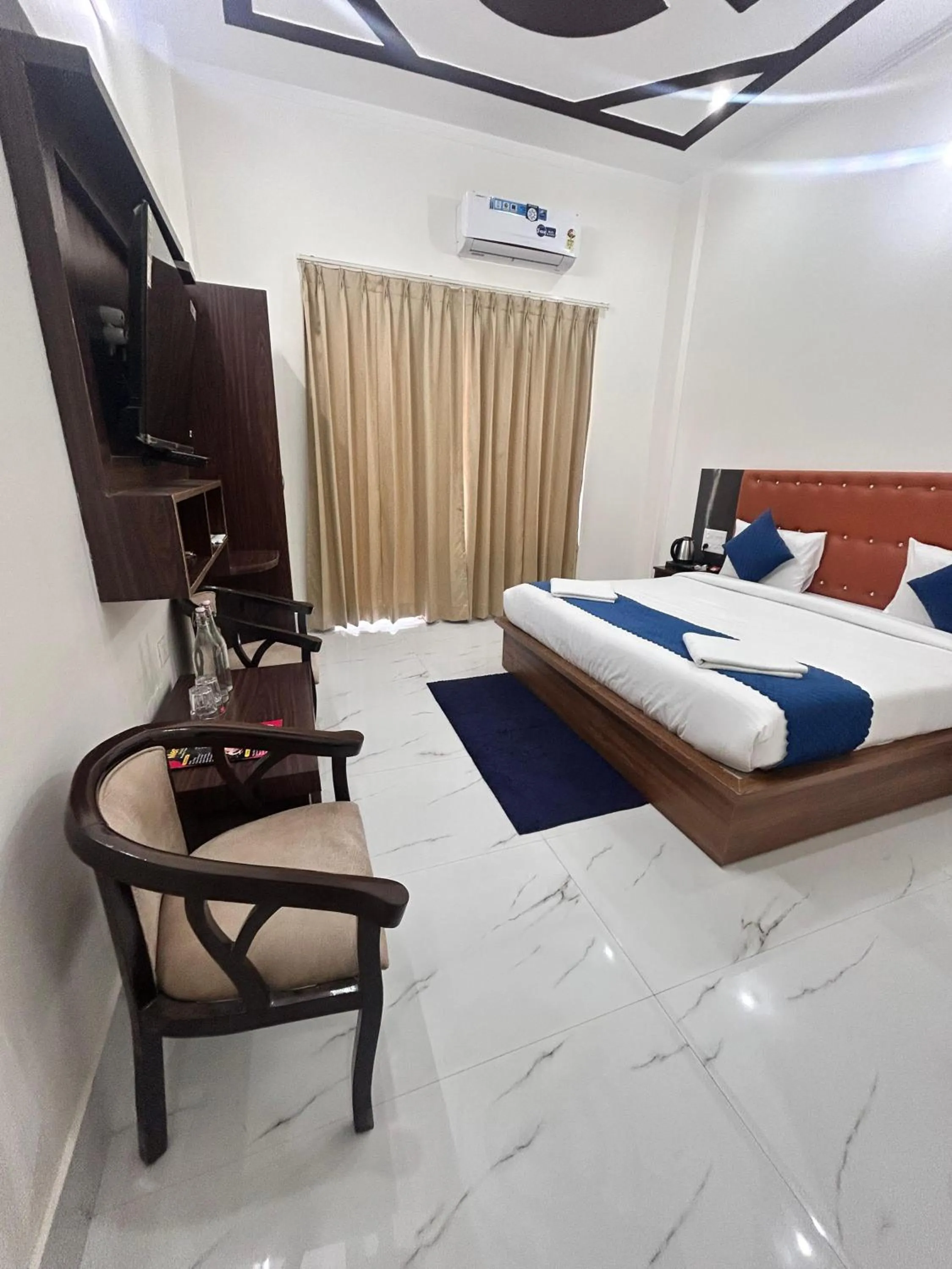 VIP, Bed in Hotel Hill River View Resort