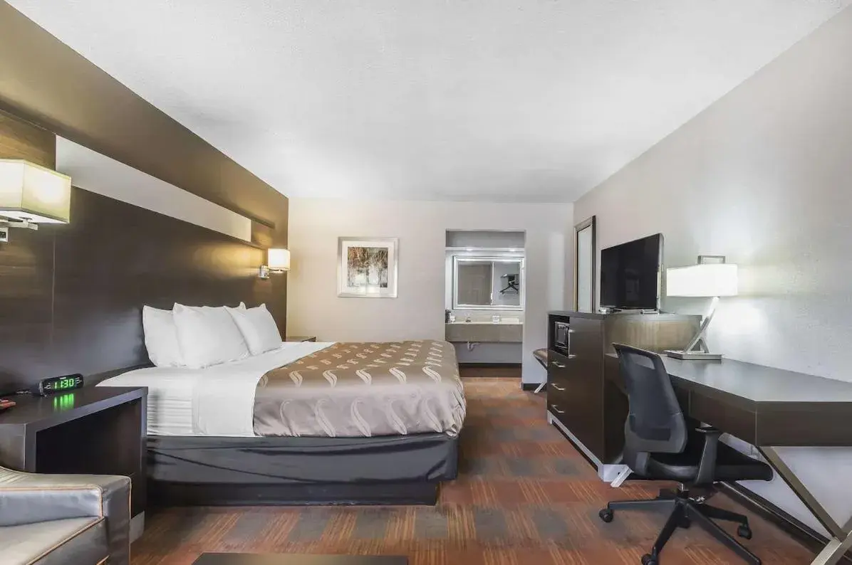 Bed in Quality Inn and Suites Bed in Quality Inn and Suites