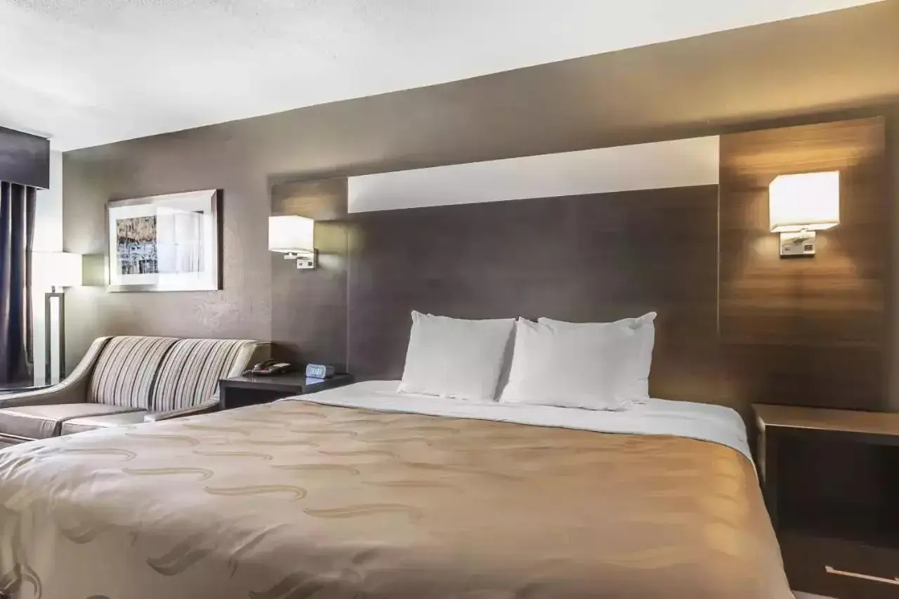Bed in Quality Inn and Suites Bed in Quality Inn and Suites