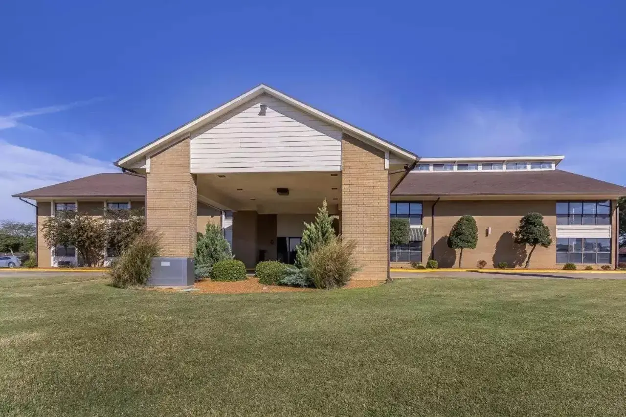Property building in Quality Inn and Suites Property building in Quality Inn and Suites