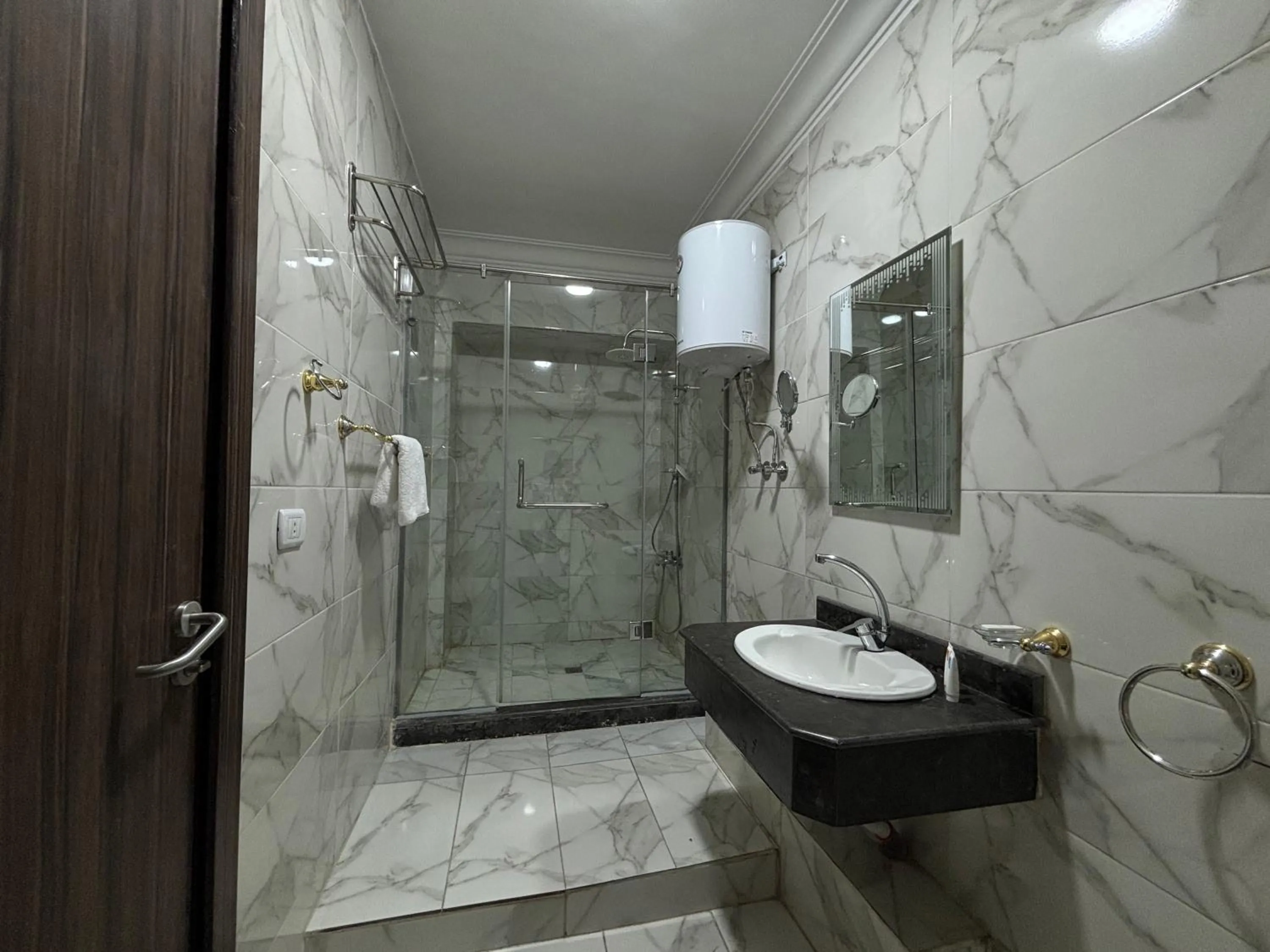 Shower in Aziz Egypt Pyramids Hotel