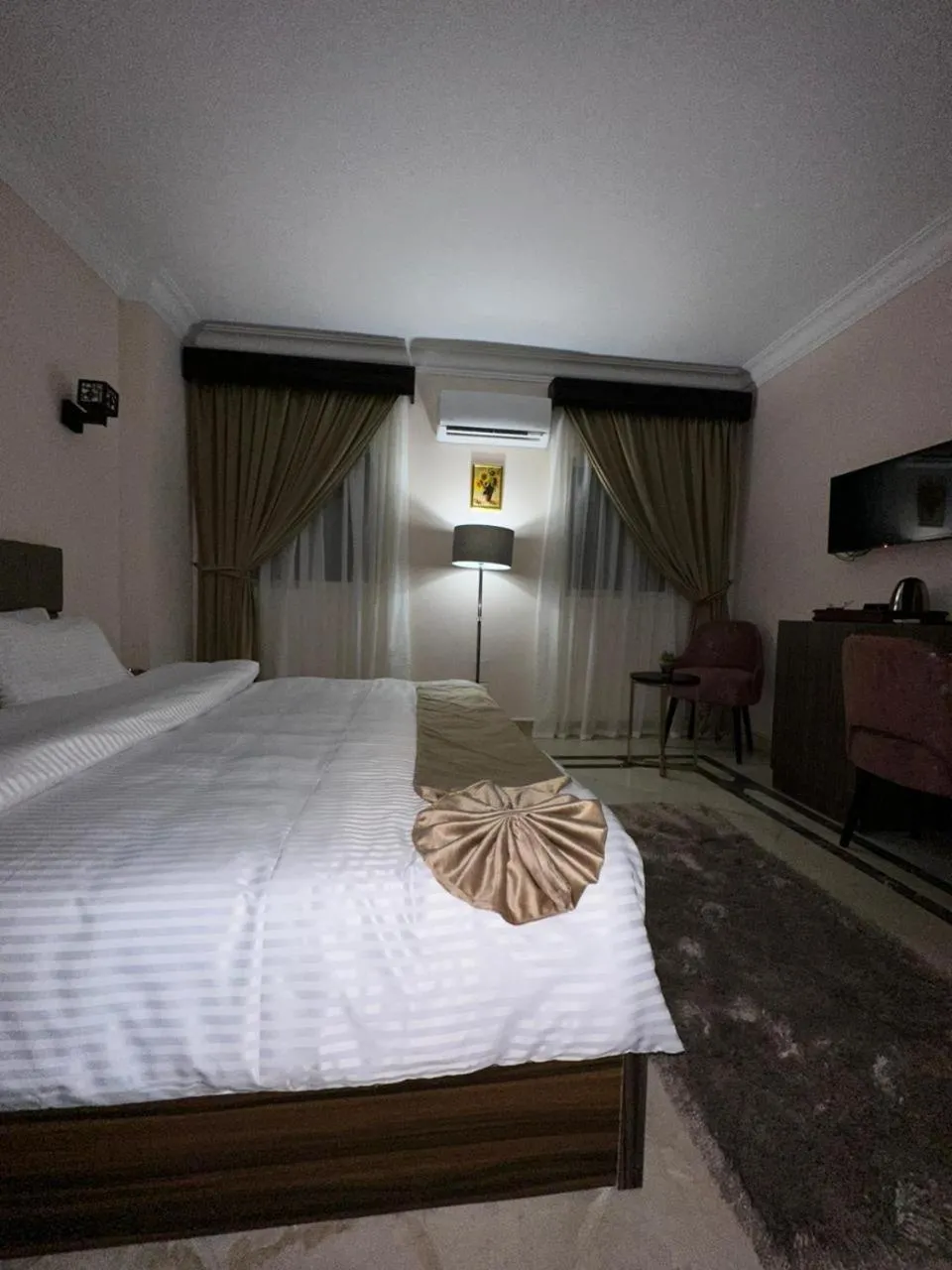 Bed in Aziz Egypt Pyramids Hotel