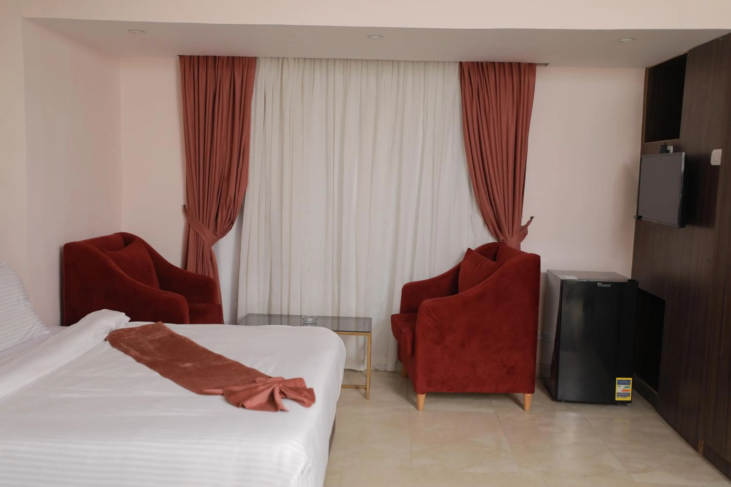 Photo of the whole room, Bed in Aziz Egypt Pyramids Hotel