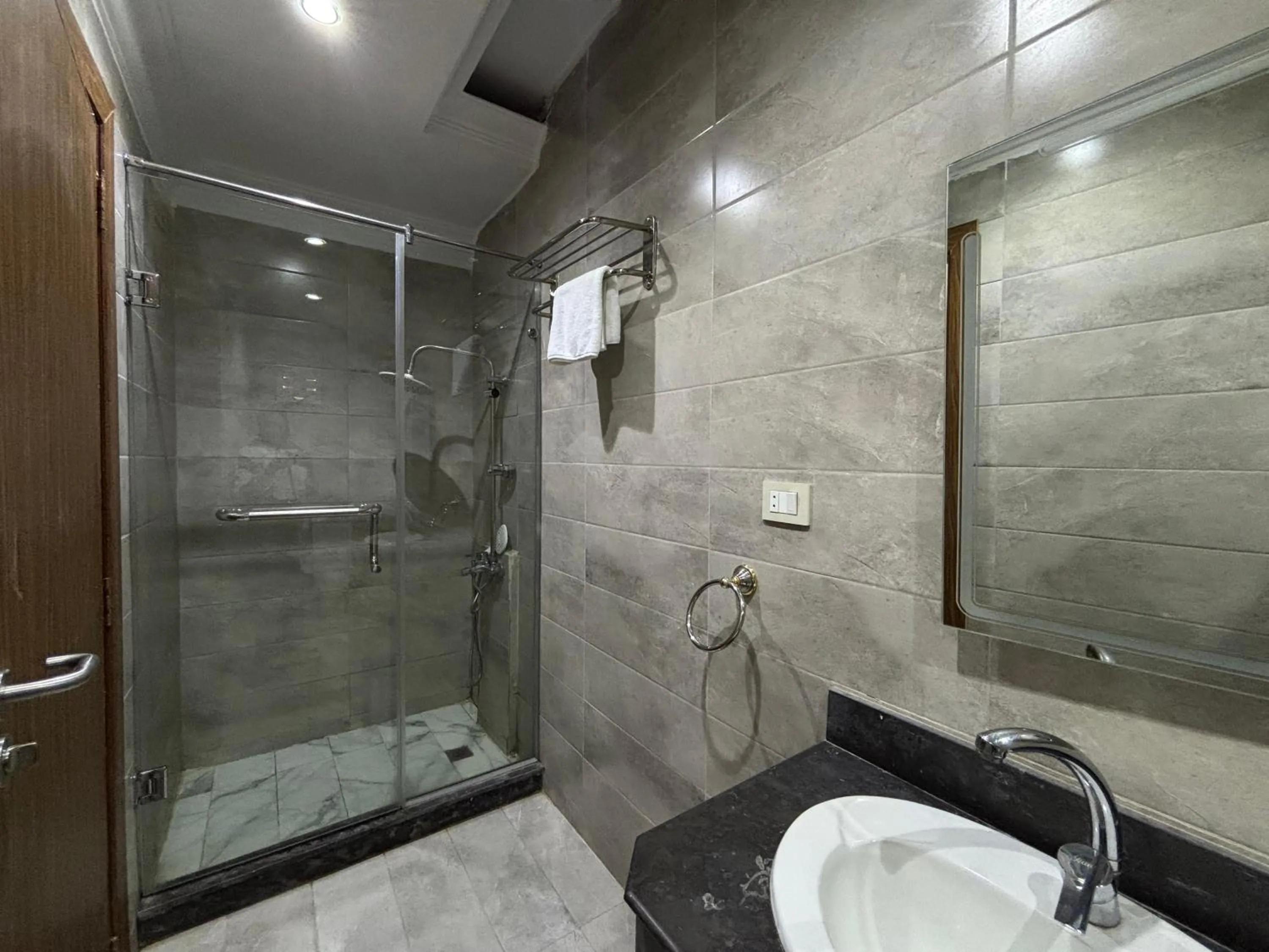 Shower in Aziz Egypt Pyramids Hotel