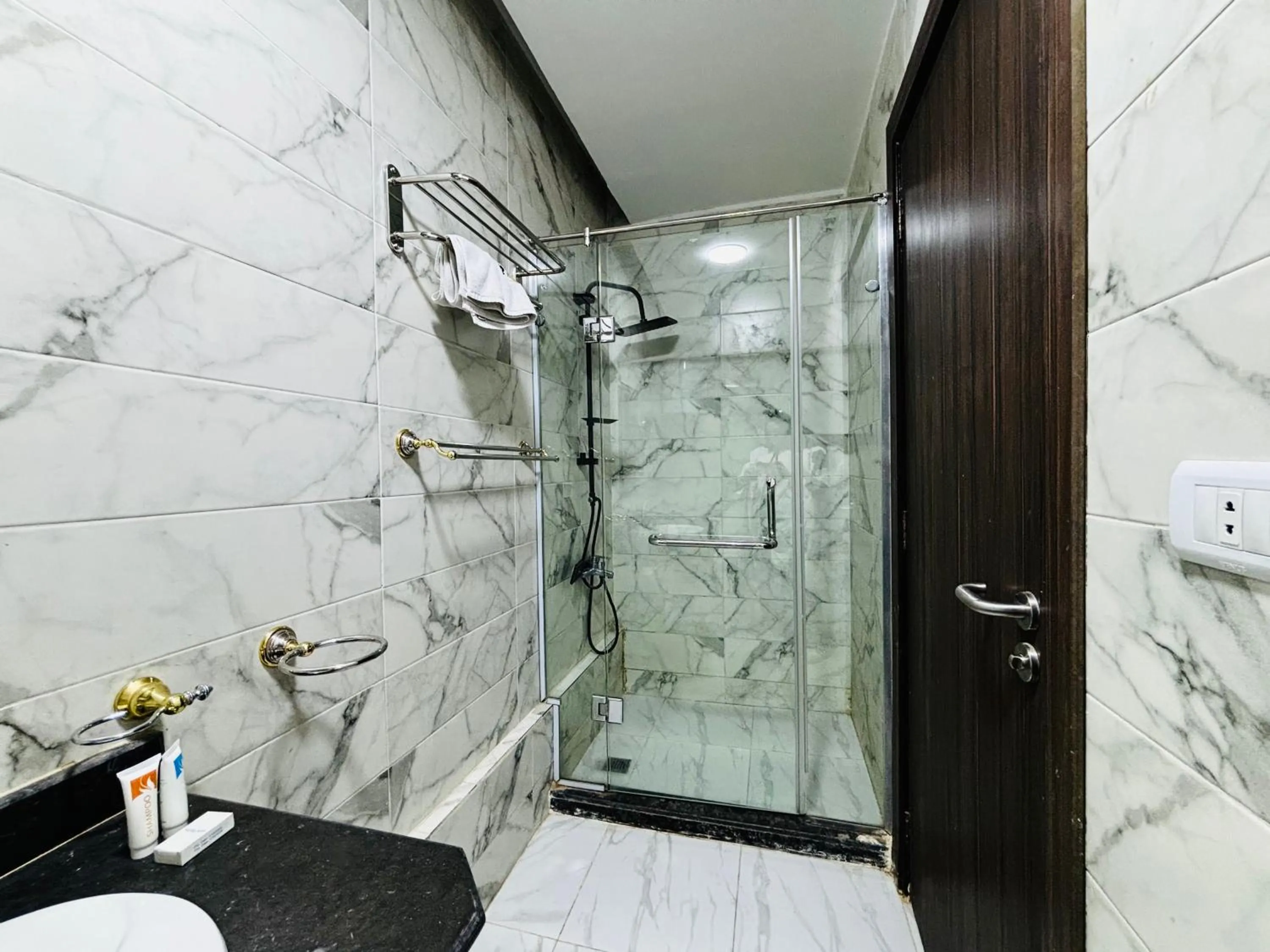 Shower in Aziz Egypt Pyramids Hotel