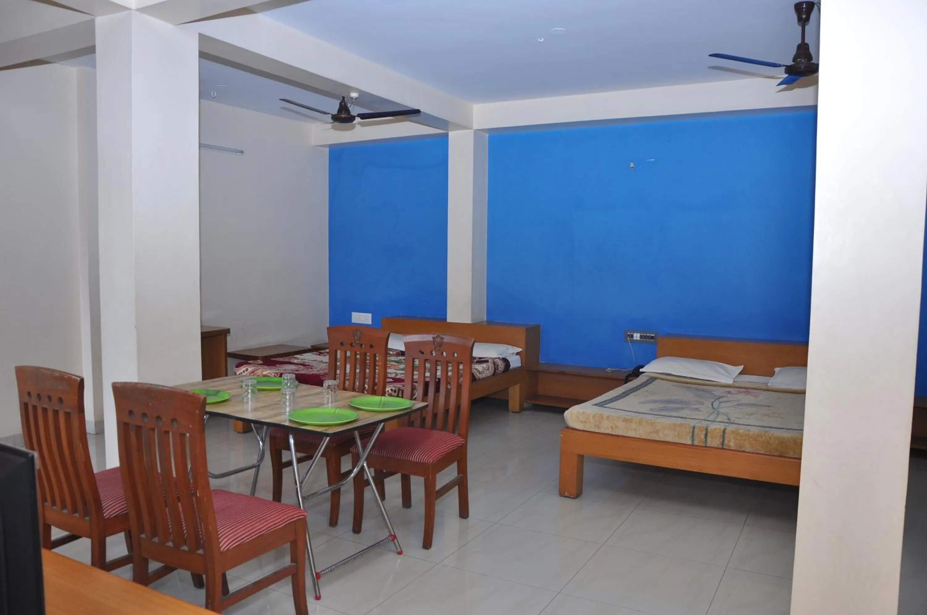 Vinayaka Deluxe Lodge
