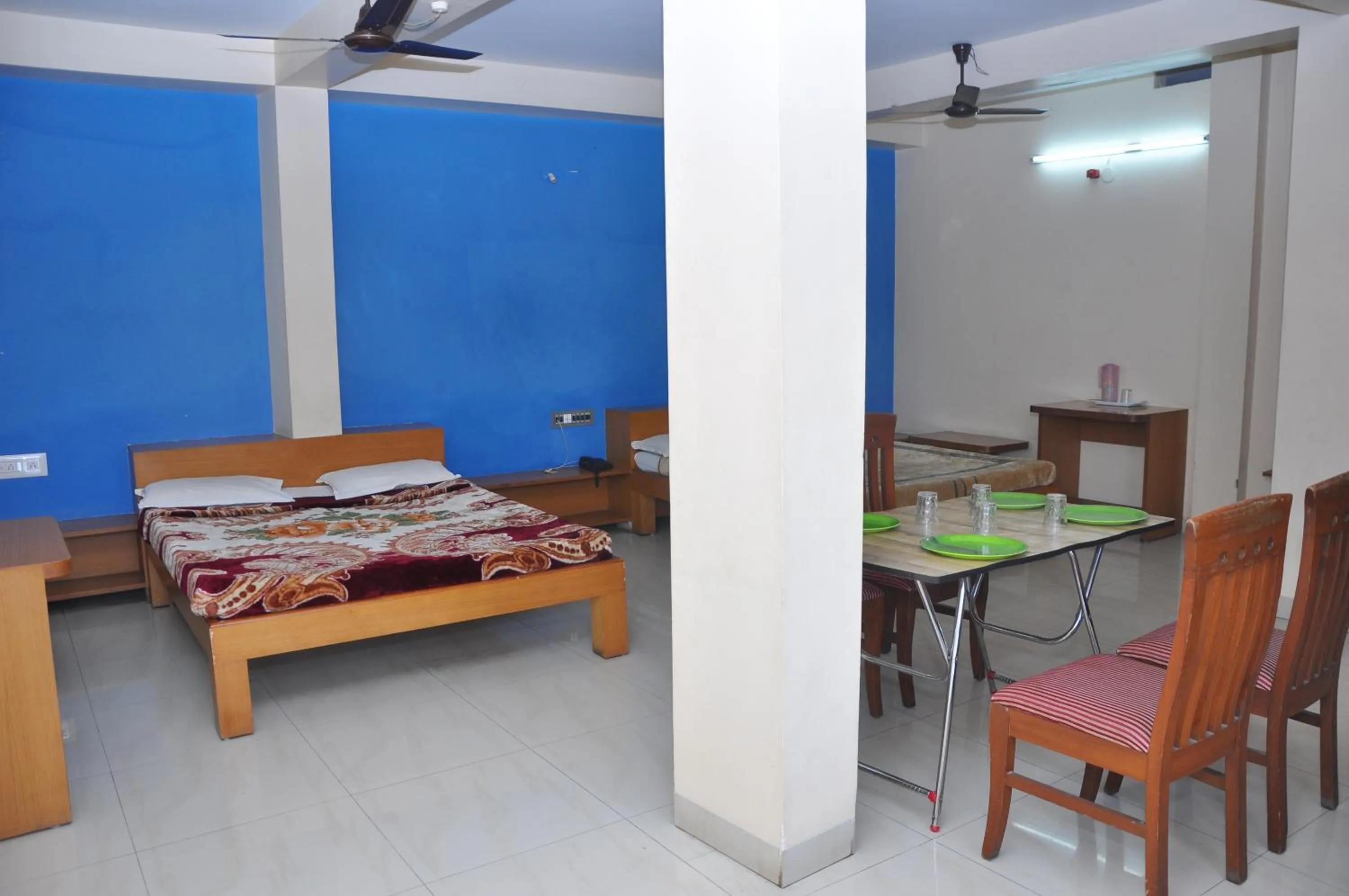 Vinayaka Deluxe Lodge