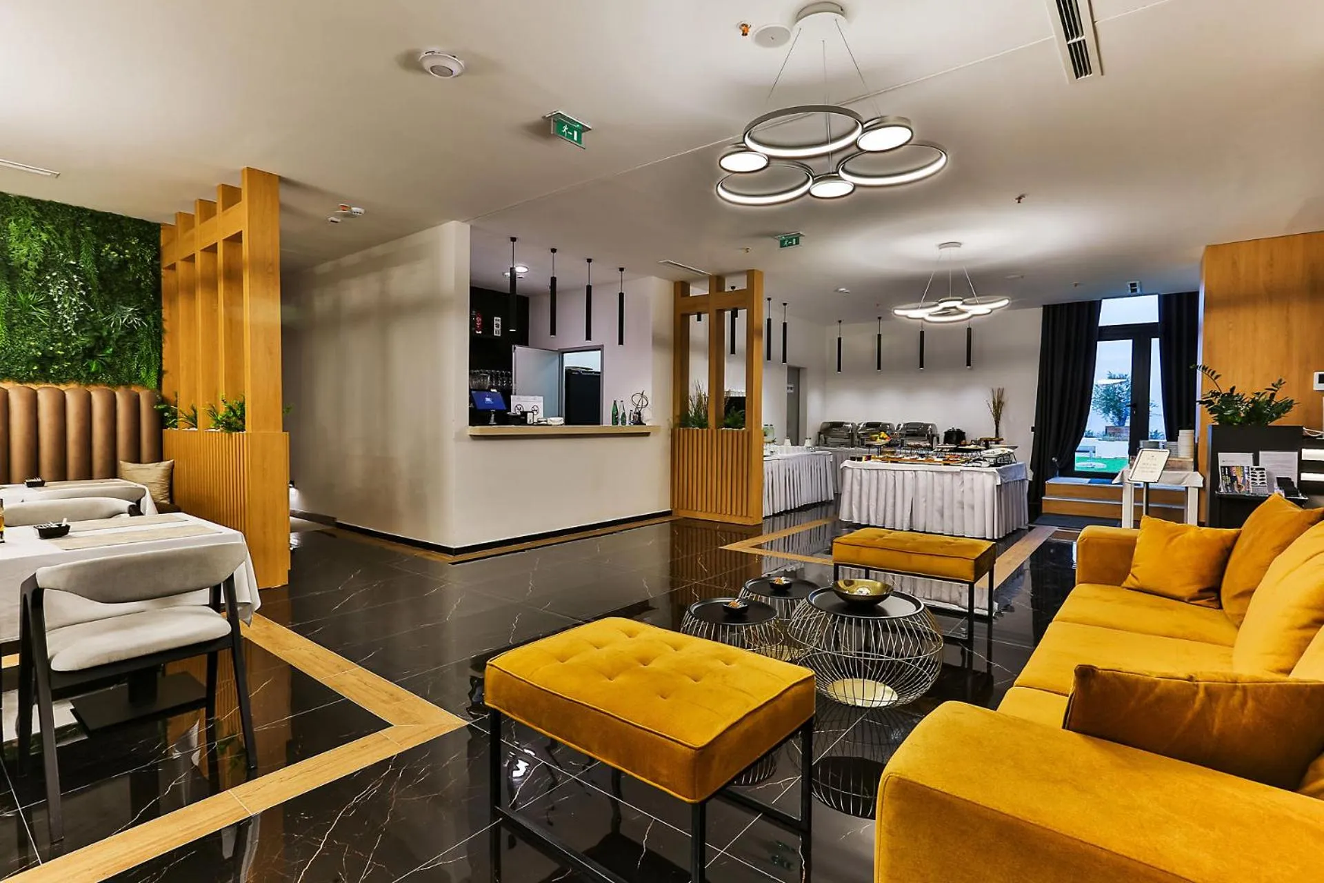 Restaurant/places to eat in Hotel Boka