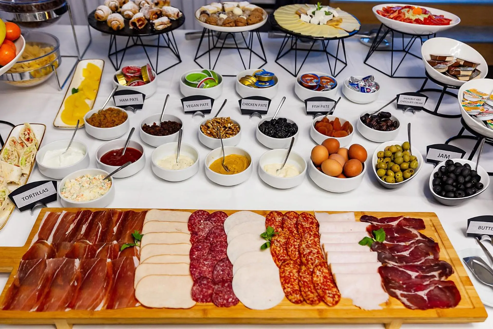 Restaurant/places to eat in Hotel Boka