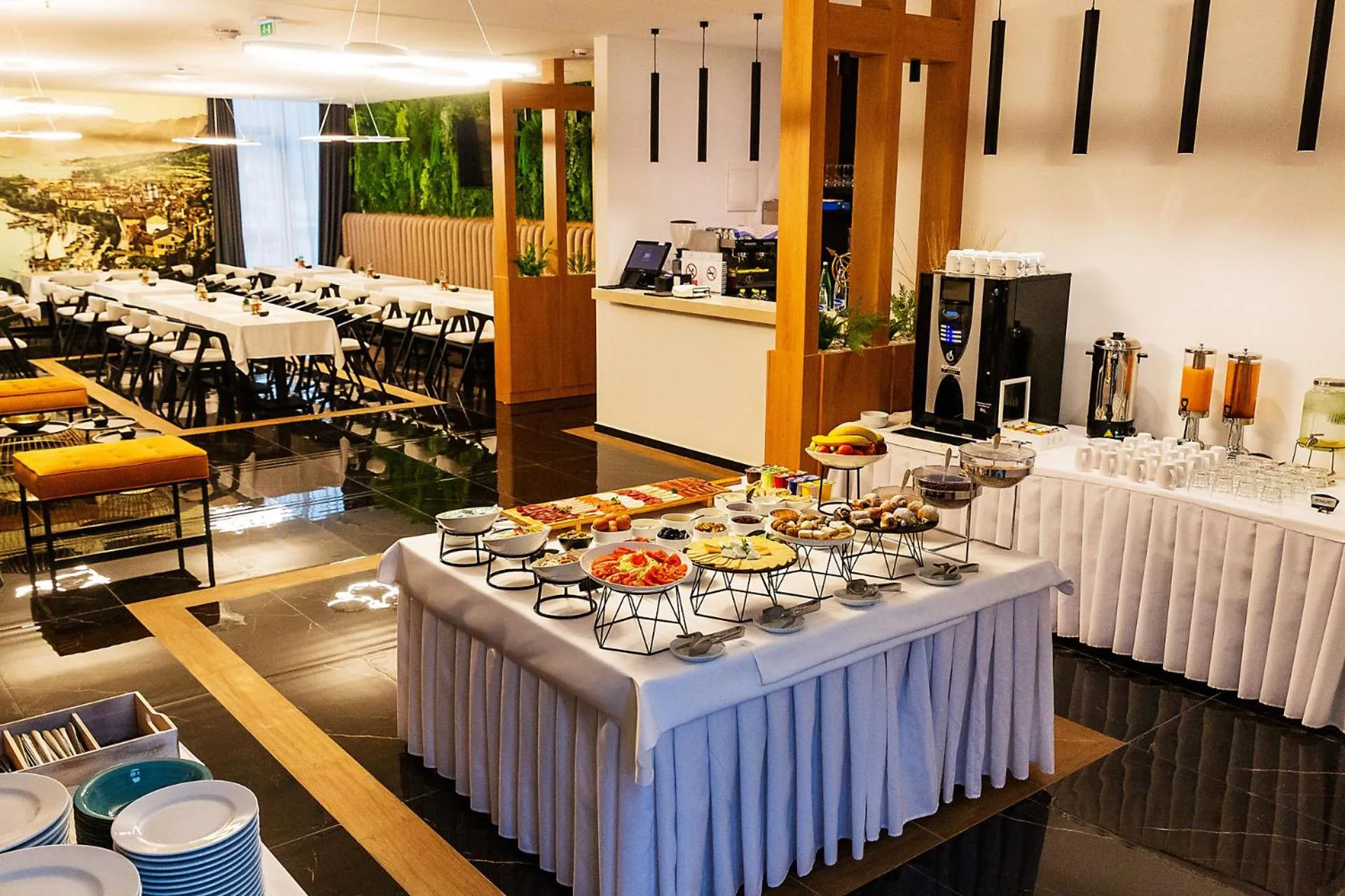 Restaurant/places to eat in Hotel Boka