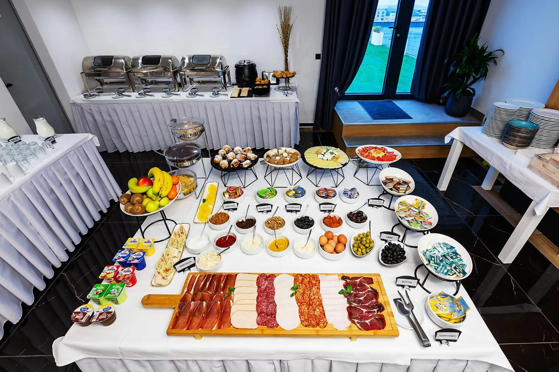 Restaurant/places to eat in Hotel Boka