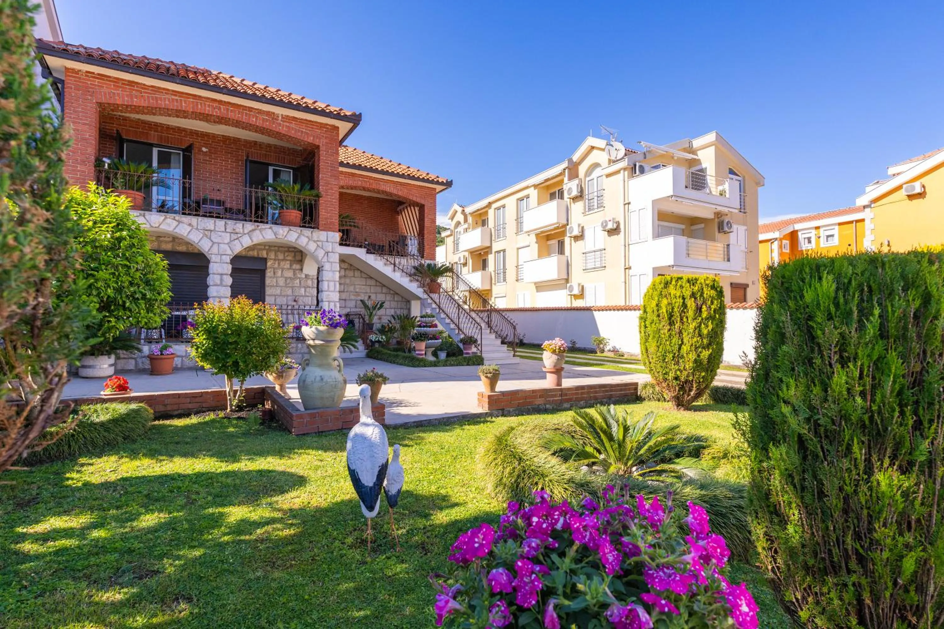 Seafront Haven Darka - Happy Rentals
