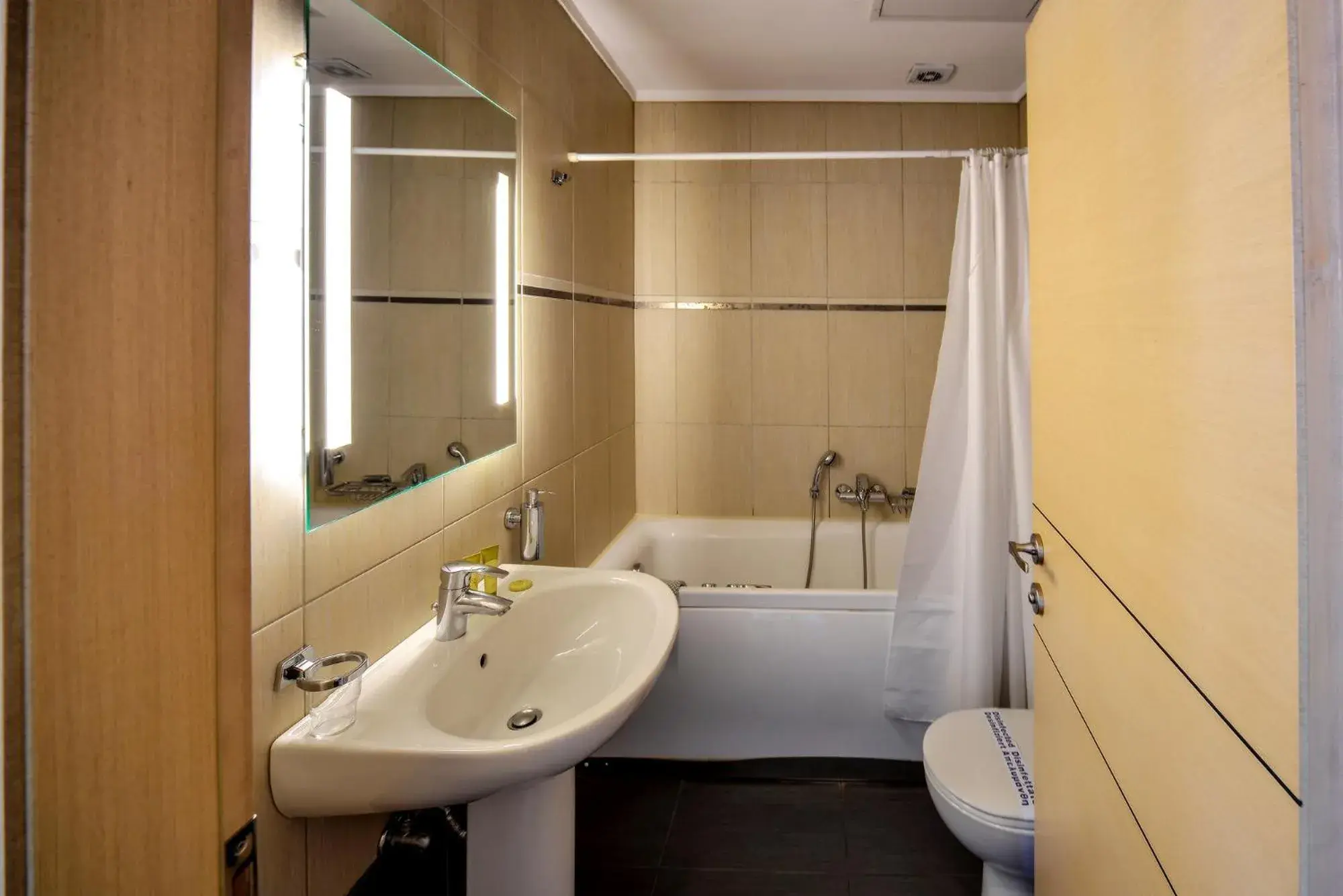 Junior Suite in Astoria Hotel Thessaloniki Junior Suite in Astoria Hotel Thessaloniki