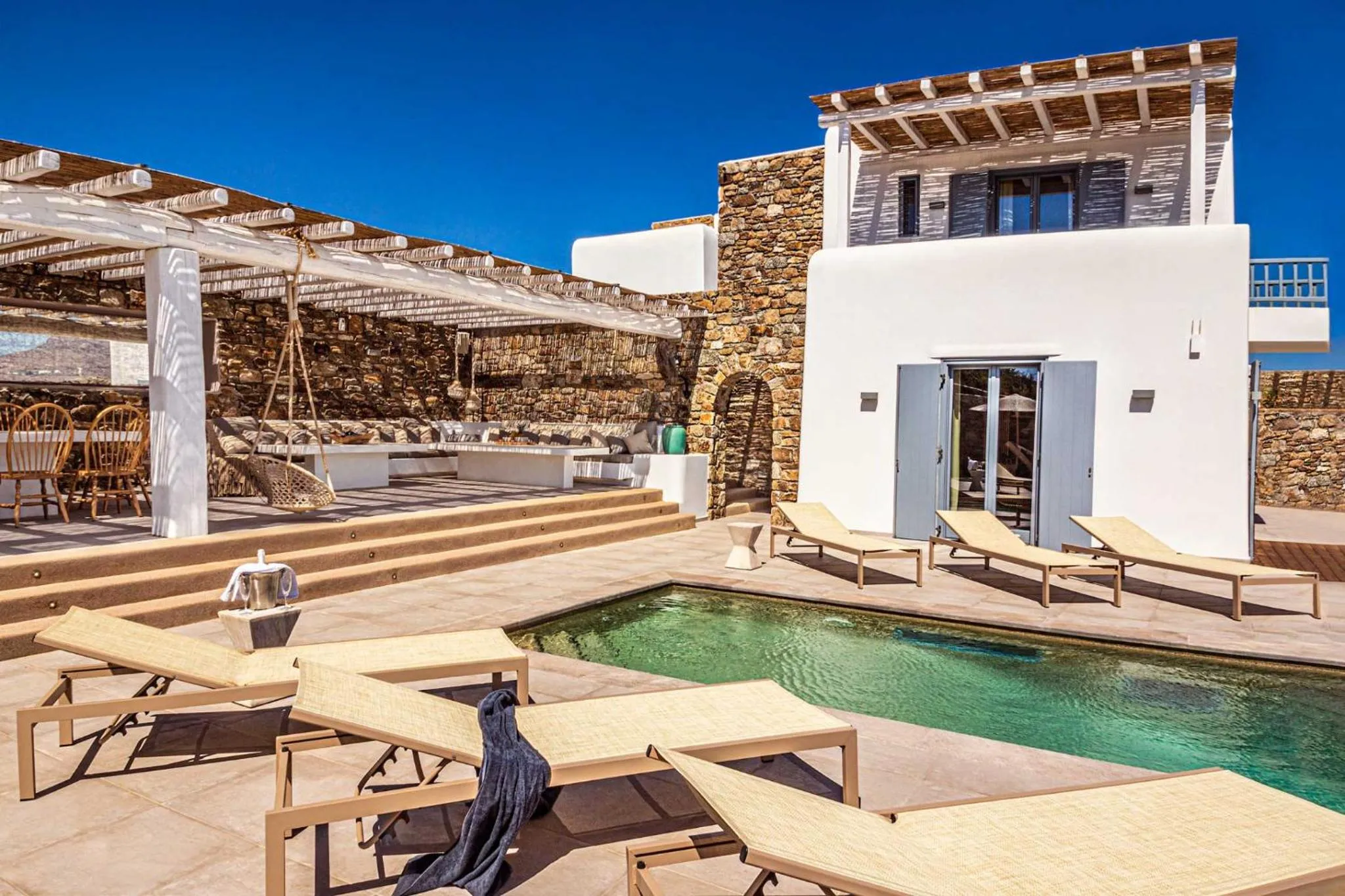 Property building in Mykonian Kazarte