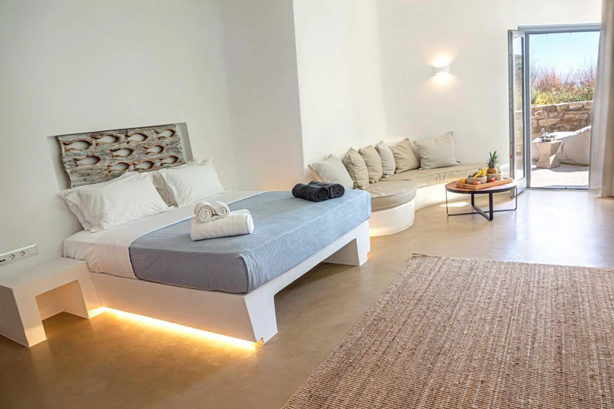 Bed in Mykonian Kazarte