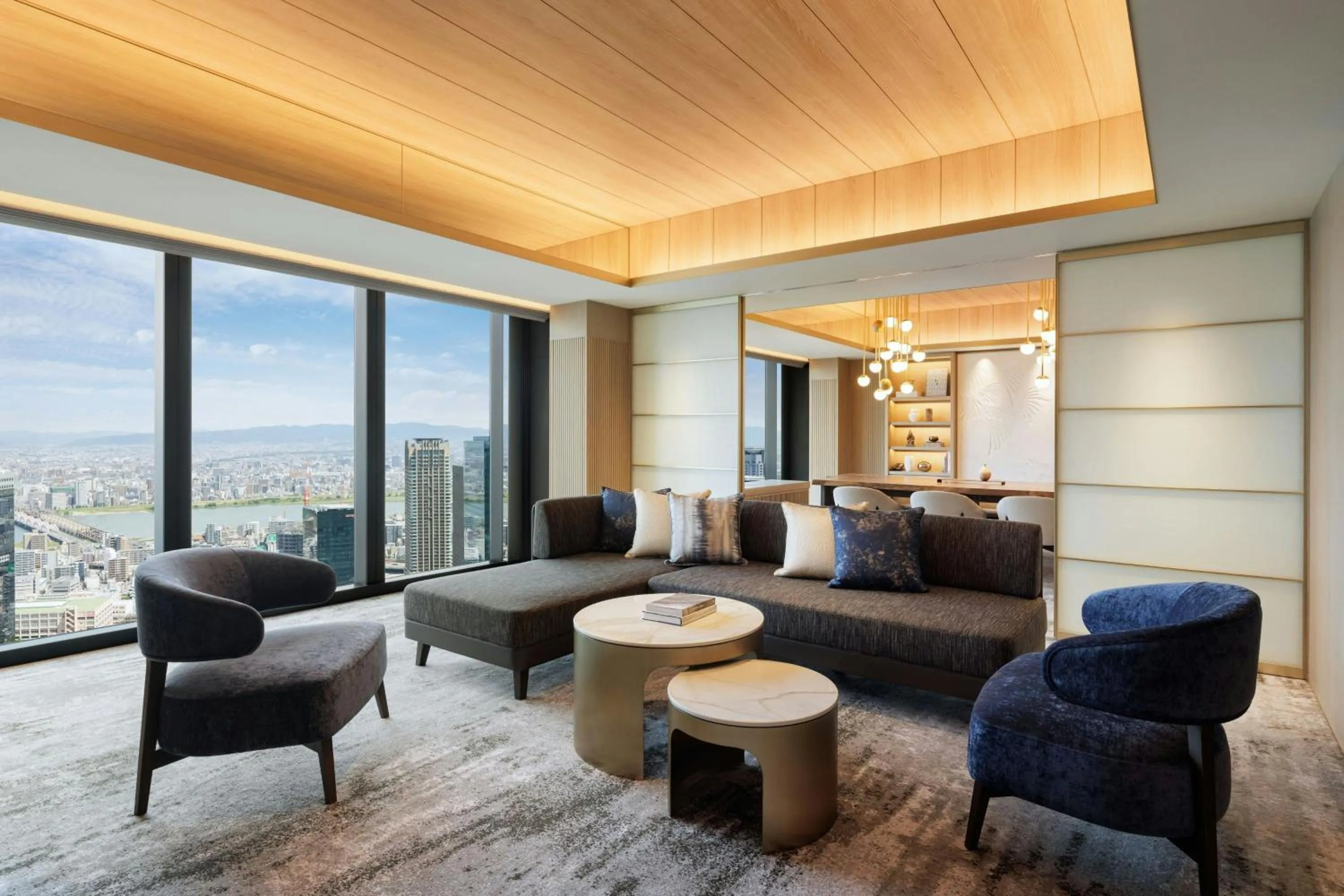 Living room in THE OSAKA STATION HOTEL, Autograph Collection