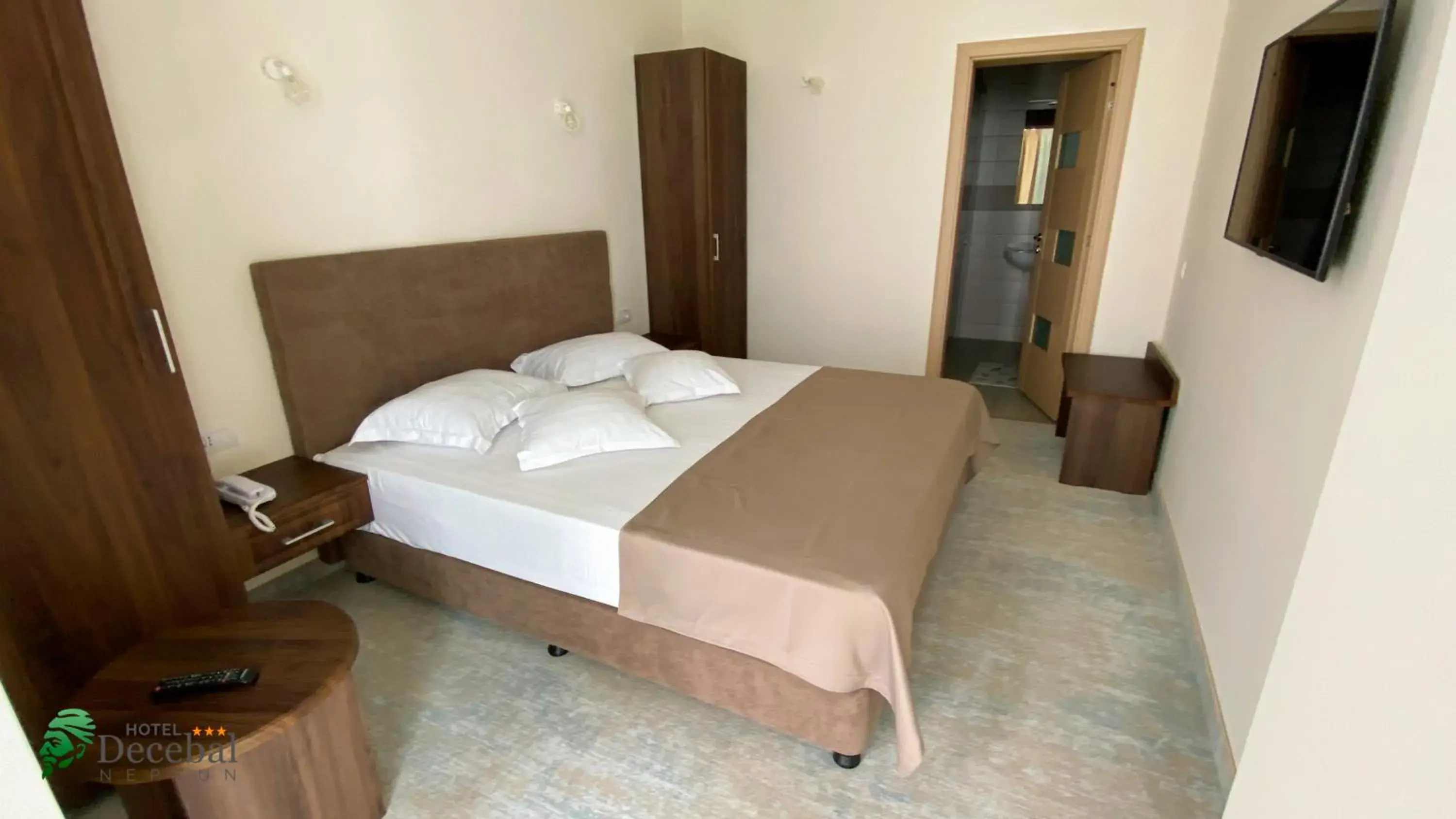 Queen Suite with Kitchenette and without Balcony - single occupancy in Hotel Decebal Estival Neptun Queen Suite with Kitchenette and without Balcony - single occupancy in Hotel Decebal Estival Neptun