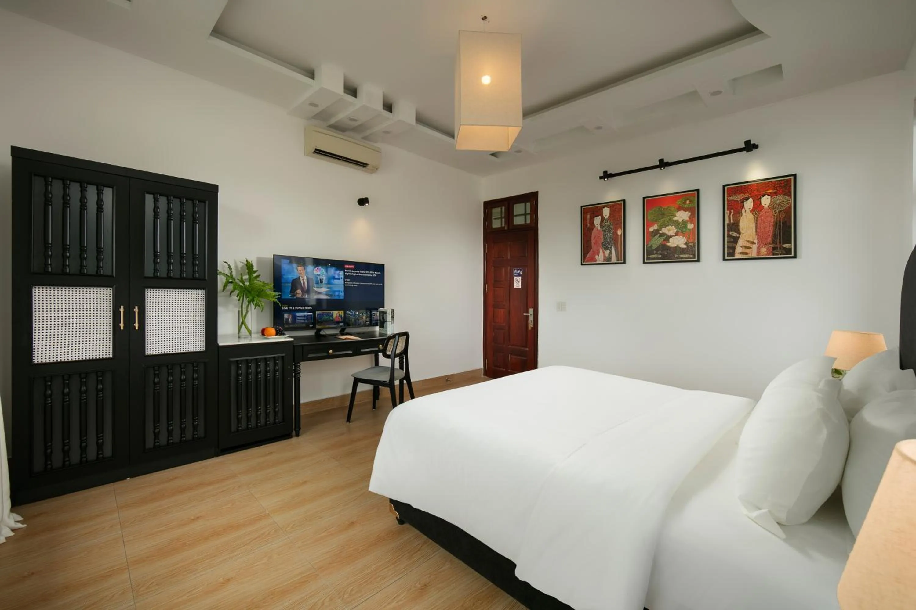 TV and multimedia in Maison Cat Ba Bay View Villa