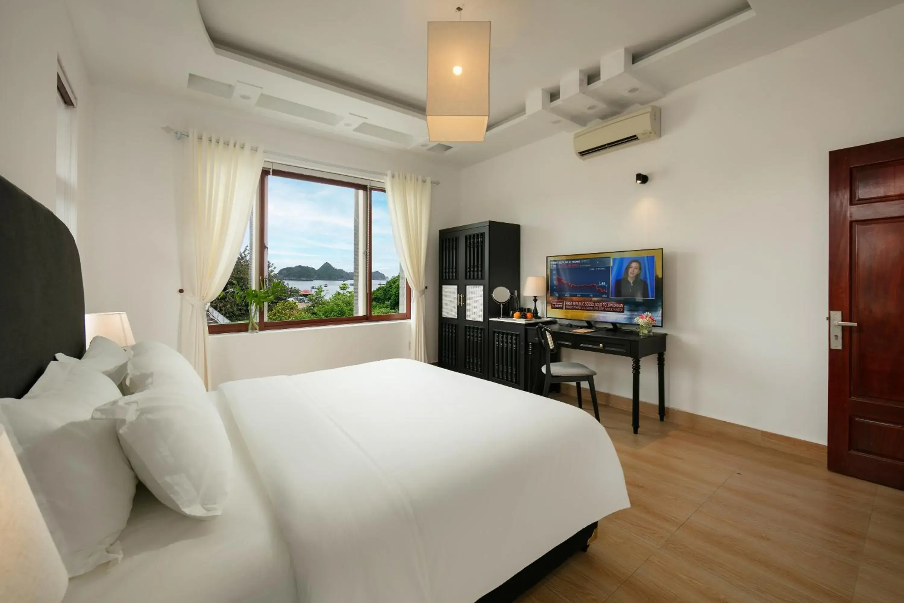 Bed in Maison Cat Ba Bay View Villa Bed in Maison Cat Ba Bay View Villa