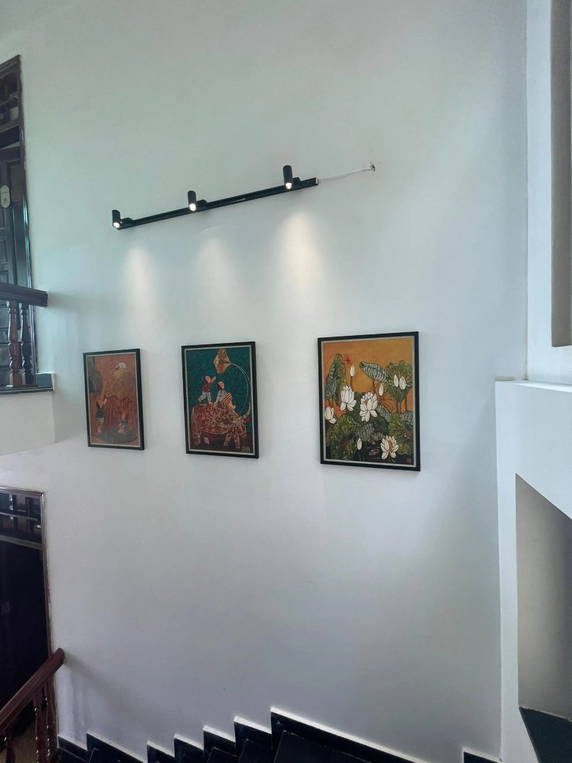 Communal lounge/ TV room in Maison Cat Ba Bay View Villa