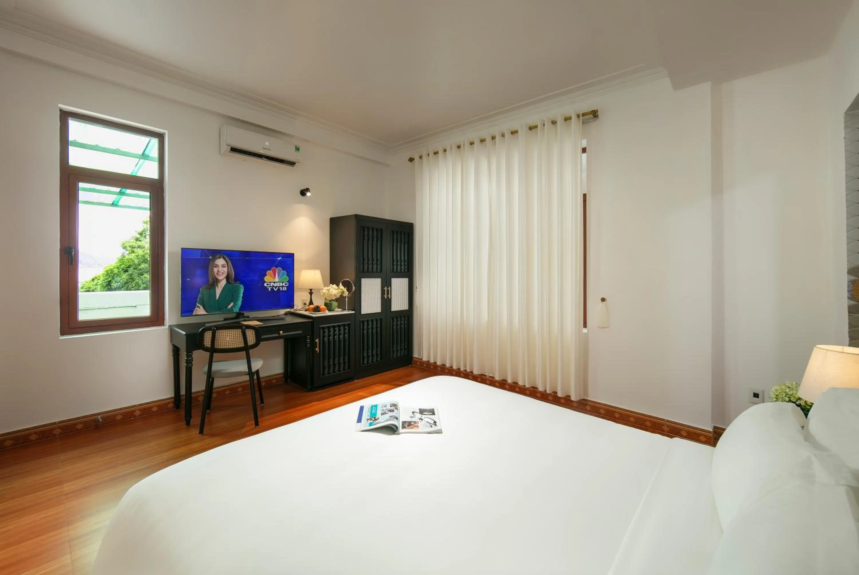 TV and multimedia in Maison Cat Ba Bay View Villa