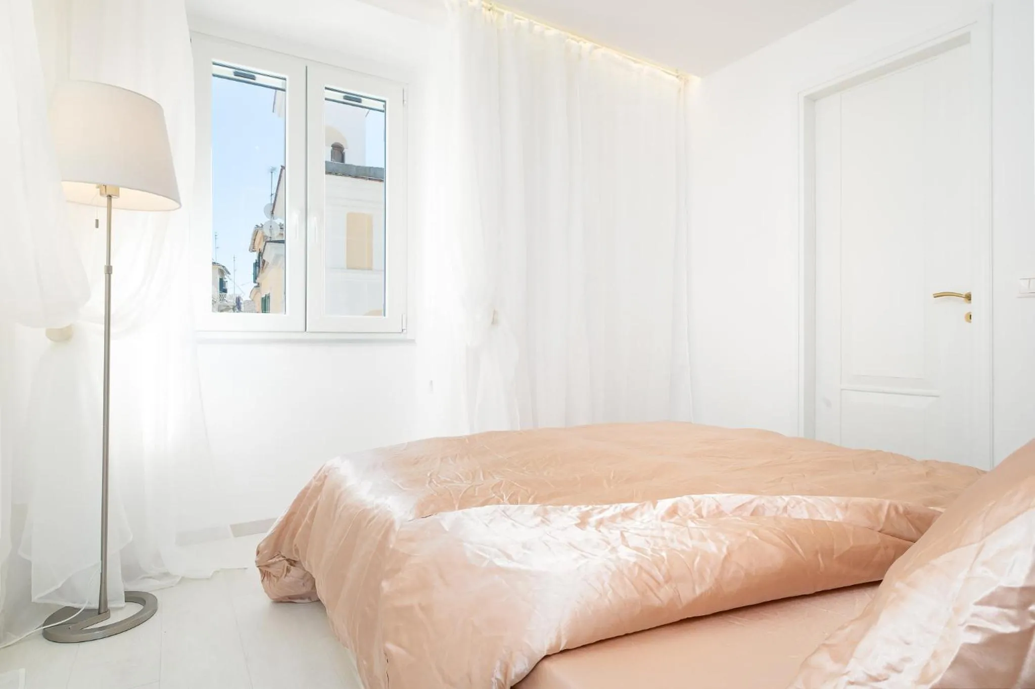 Nadiona Suites Crystal & Gold