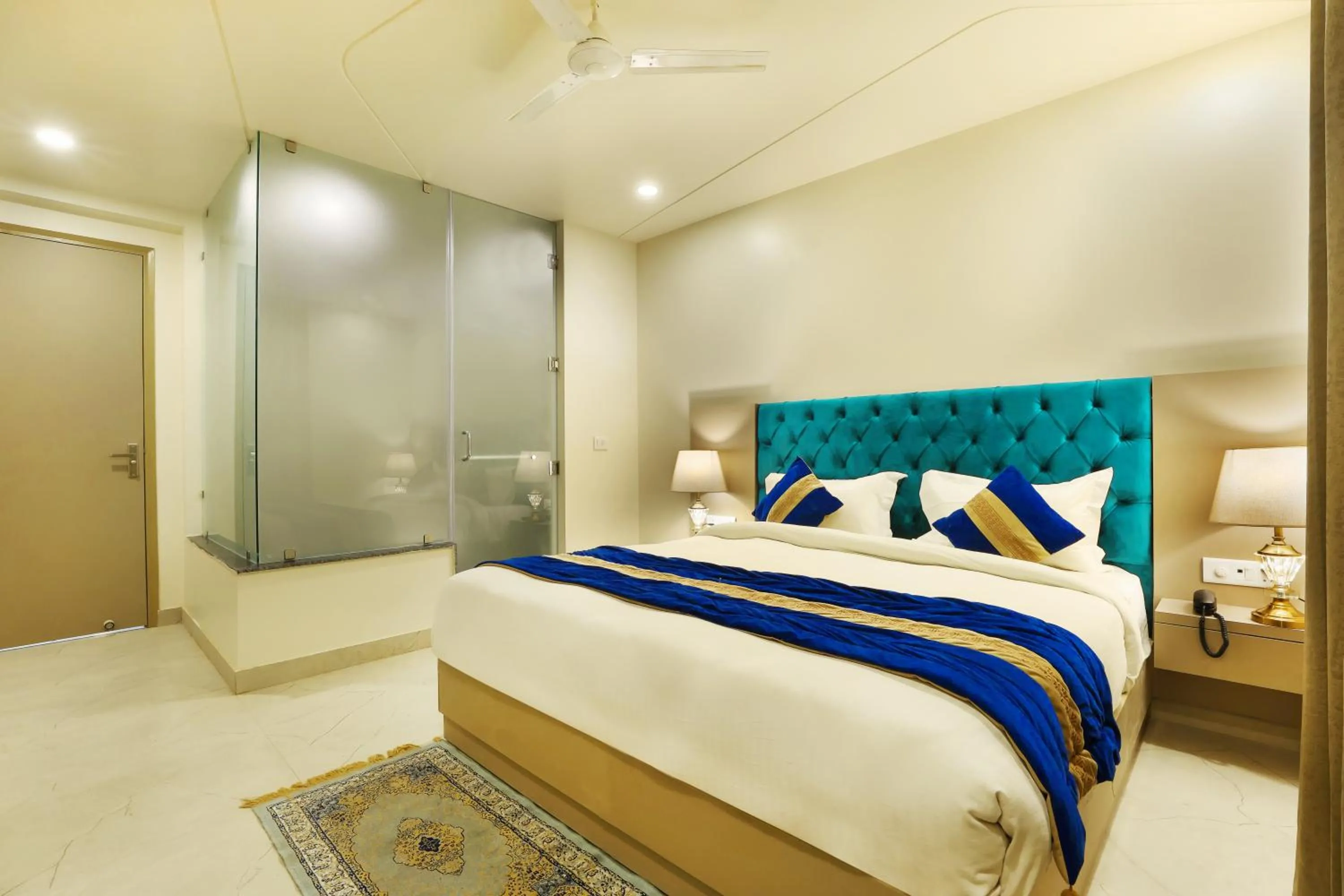 Photo of the whole room, Bed in OPO Hotel Dior,Delhi Airport