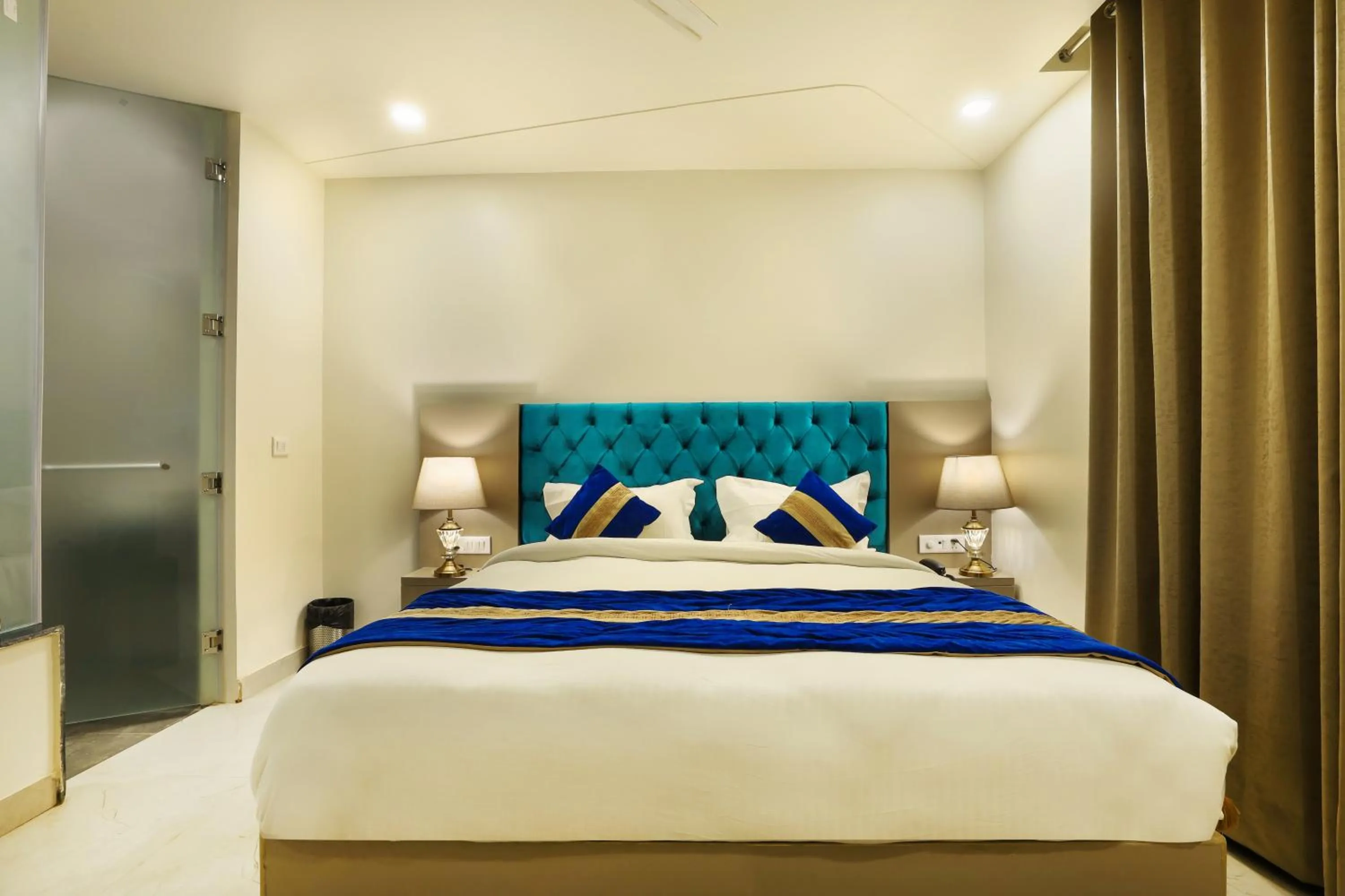 Photo of the whole room, Bed in OPO Hotel Dior,Delhi Airport