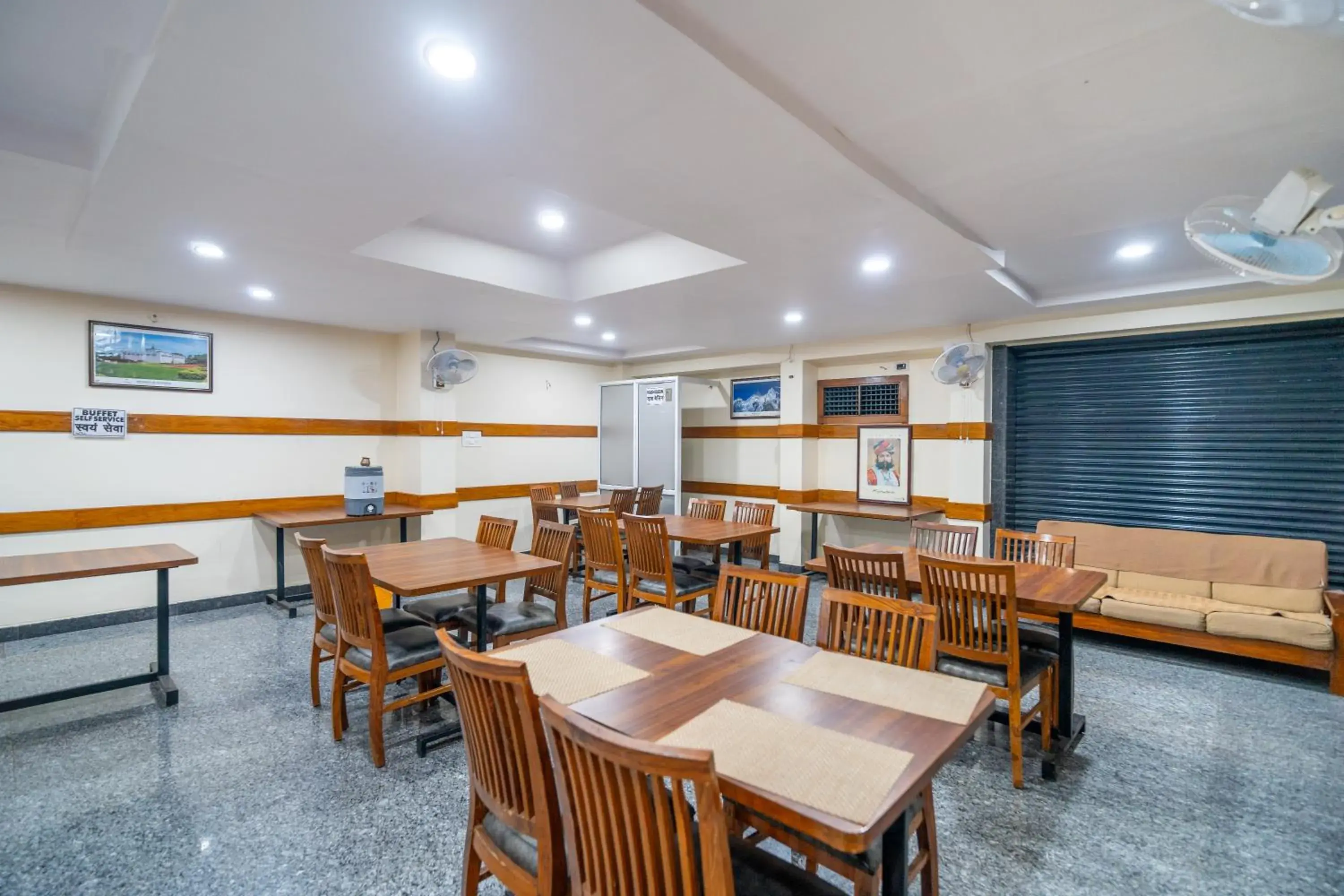 Restaurant/places to eat in Hotel Ville Parle Restaurant/places to eat in Hotel Ville Parle