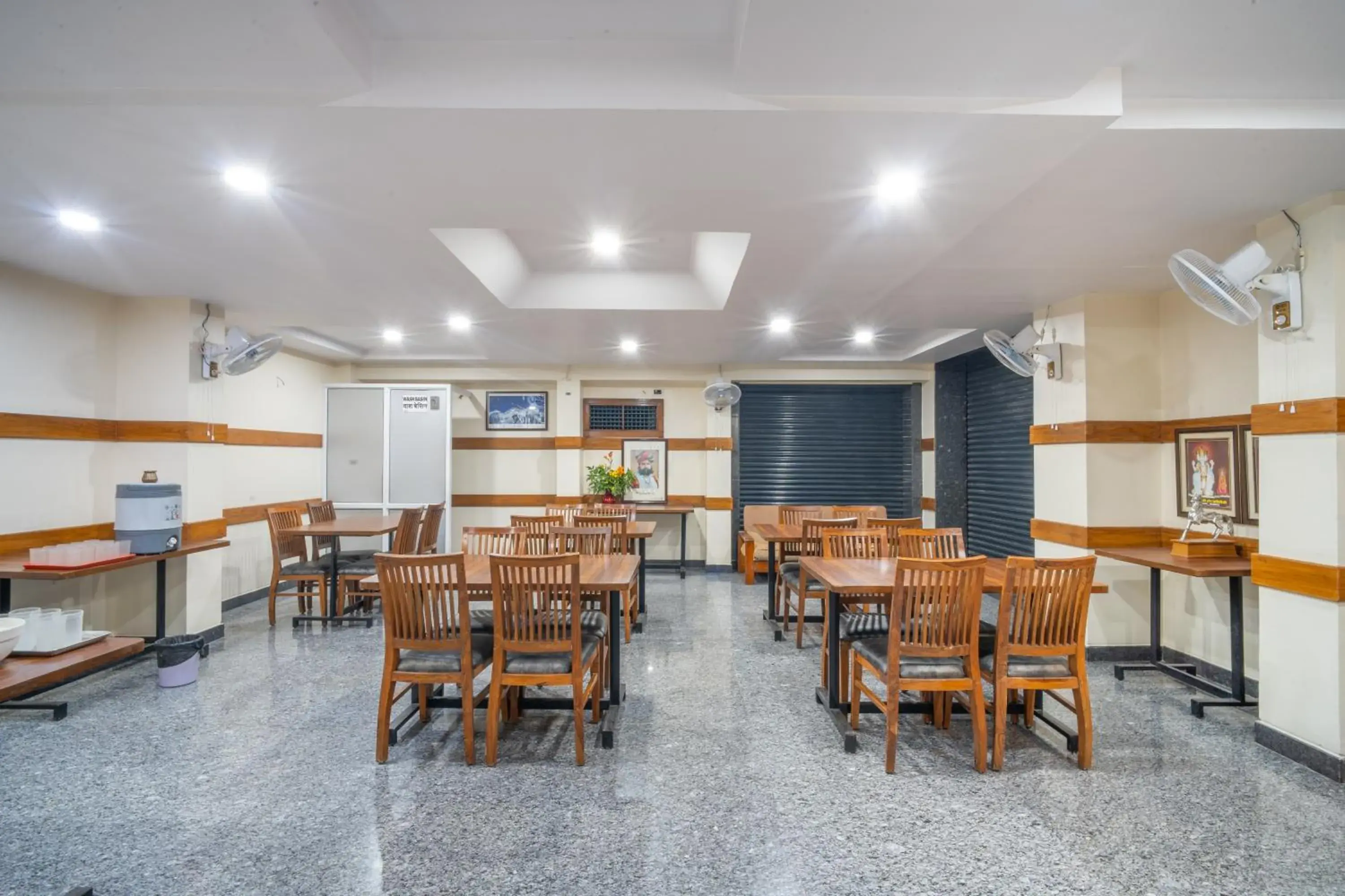 Restaurant/places to eat in Hotel Ville Parle Restaurant/places to eat in Hotel Ville Parle