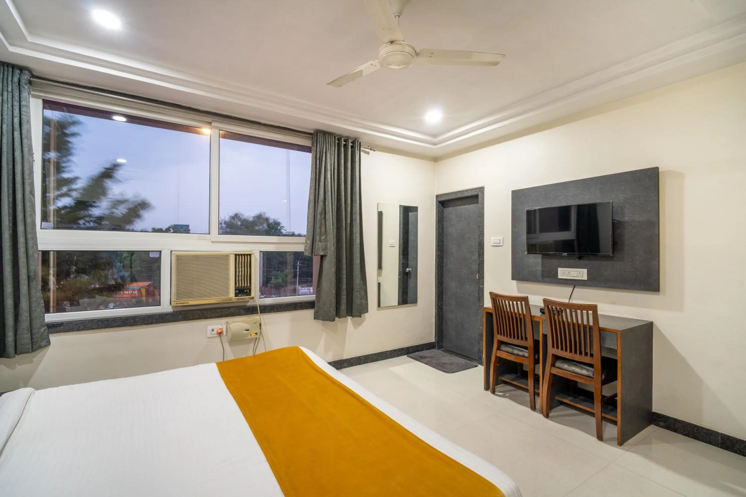 Bed in Hotel Ville Parle