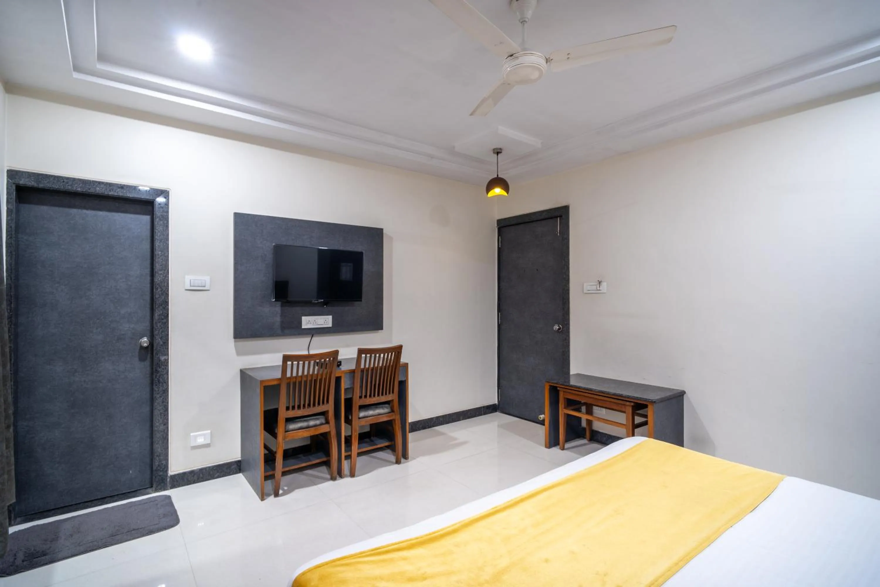 Bed in Hotel Ville Parle