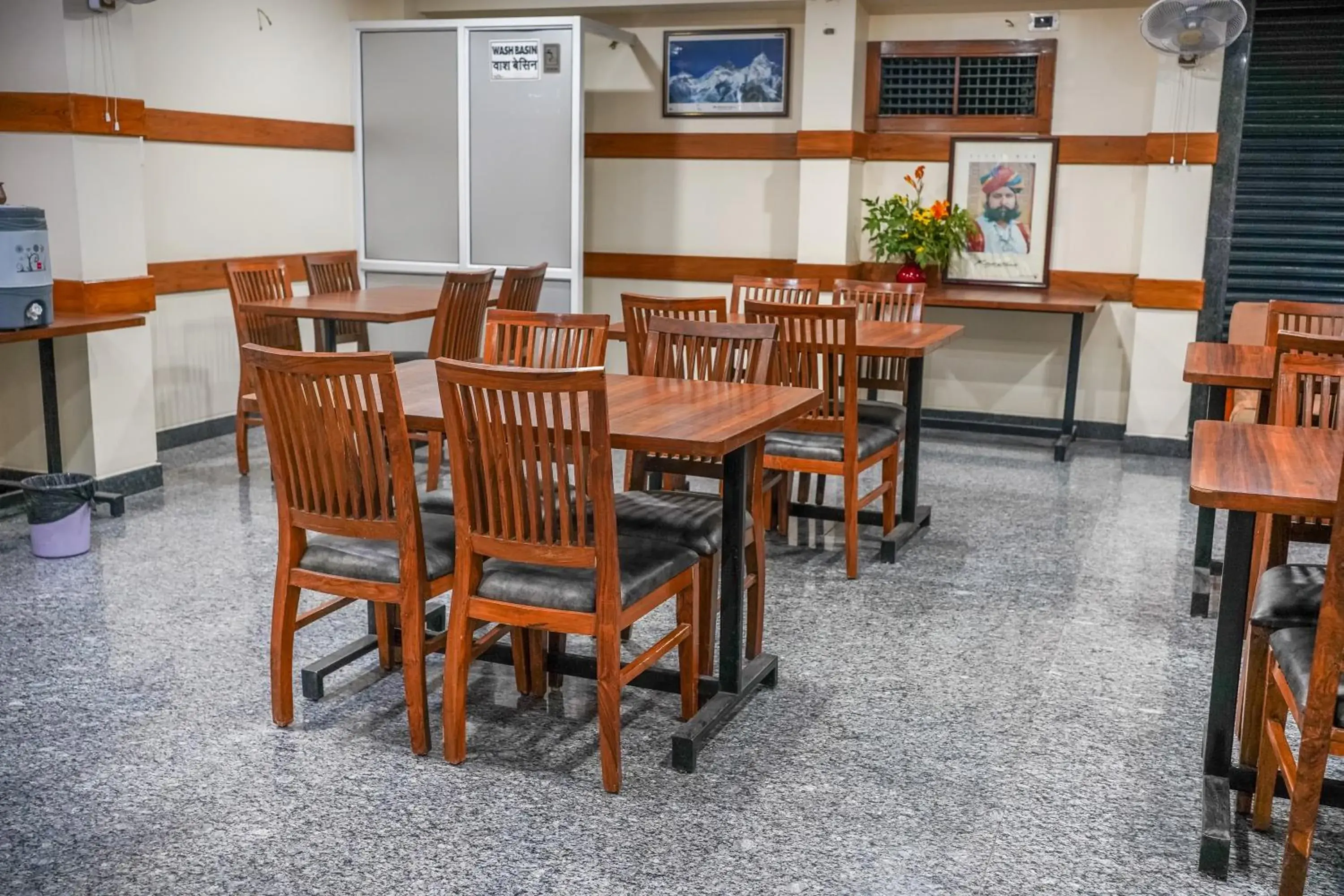 Restaurant/places to eat in Hotel Ville Parle Restaurant/places to eat in Hotel Ville Parle