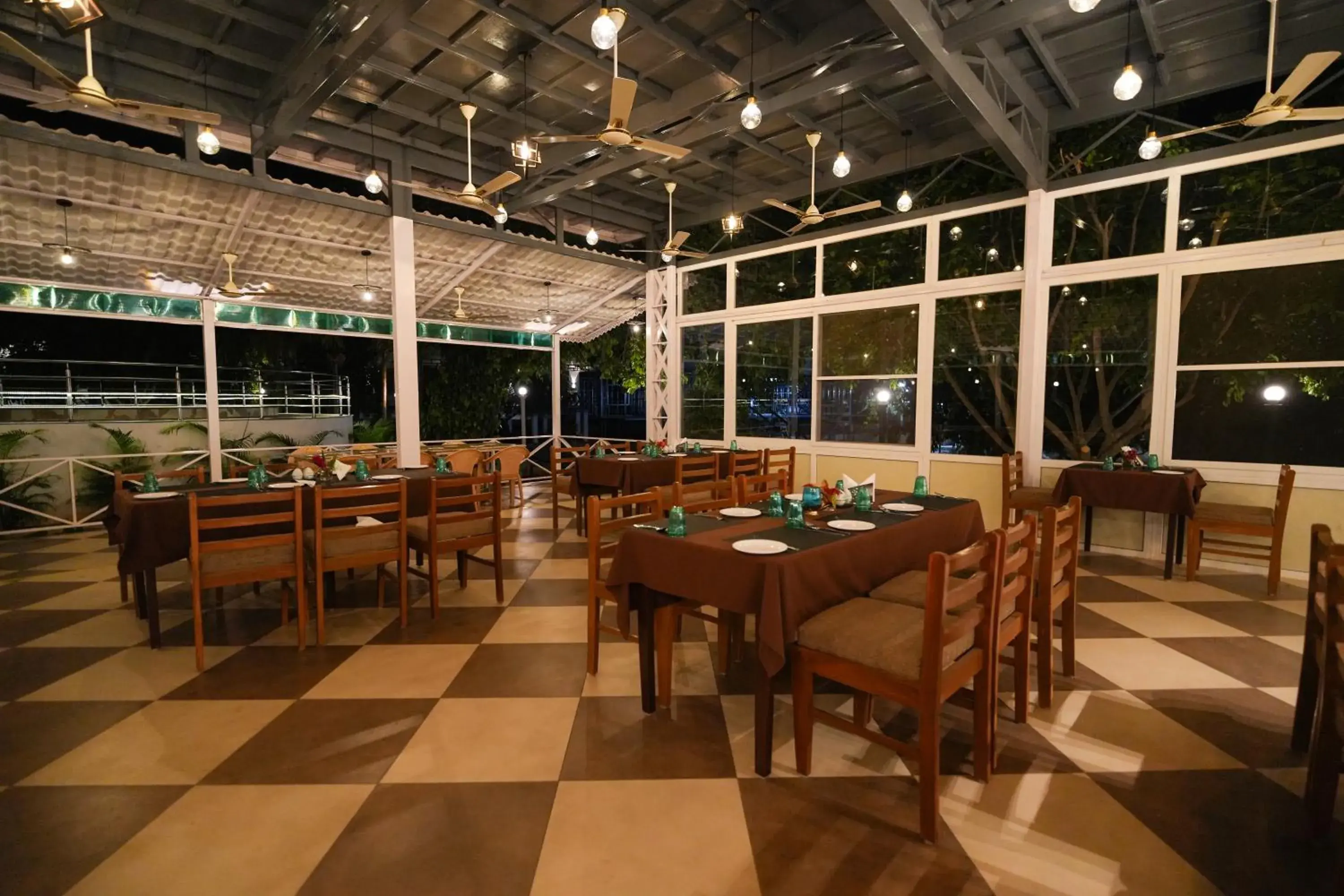 Restaurant/places to eat in MGM Whispering Wind's Yelagiri Restaurant/places to eat in MGM Whispering Wind's Yelagiri
