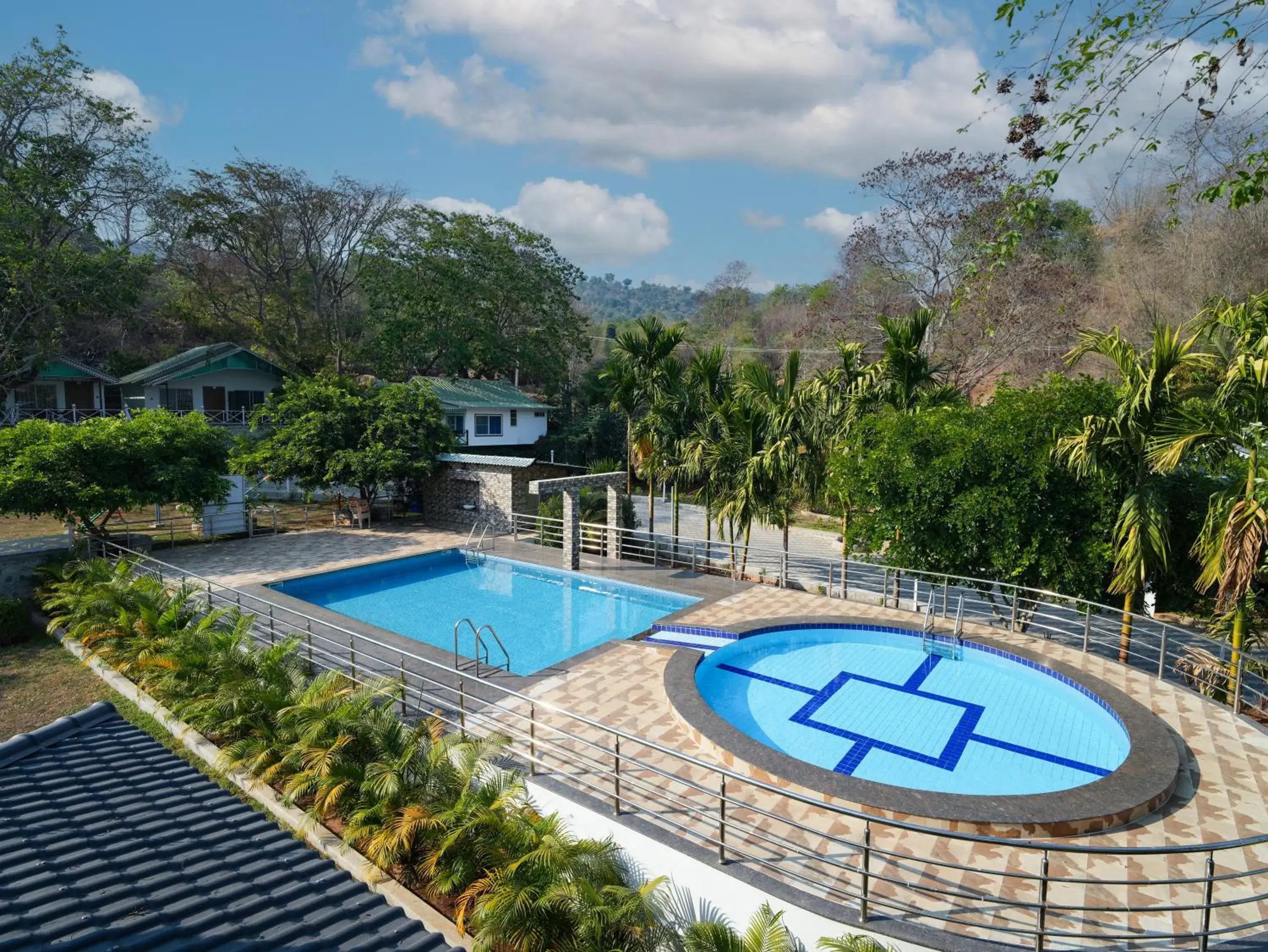 Swimming pool in MGM Whispering Wind's Yelagiri Swimming pool in MGM Whispering Wind's Yelagiri