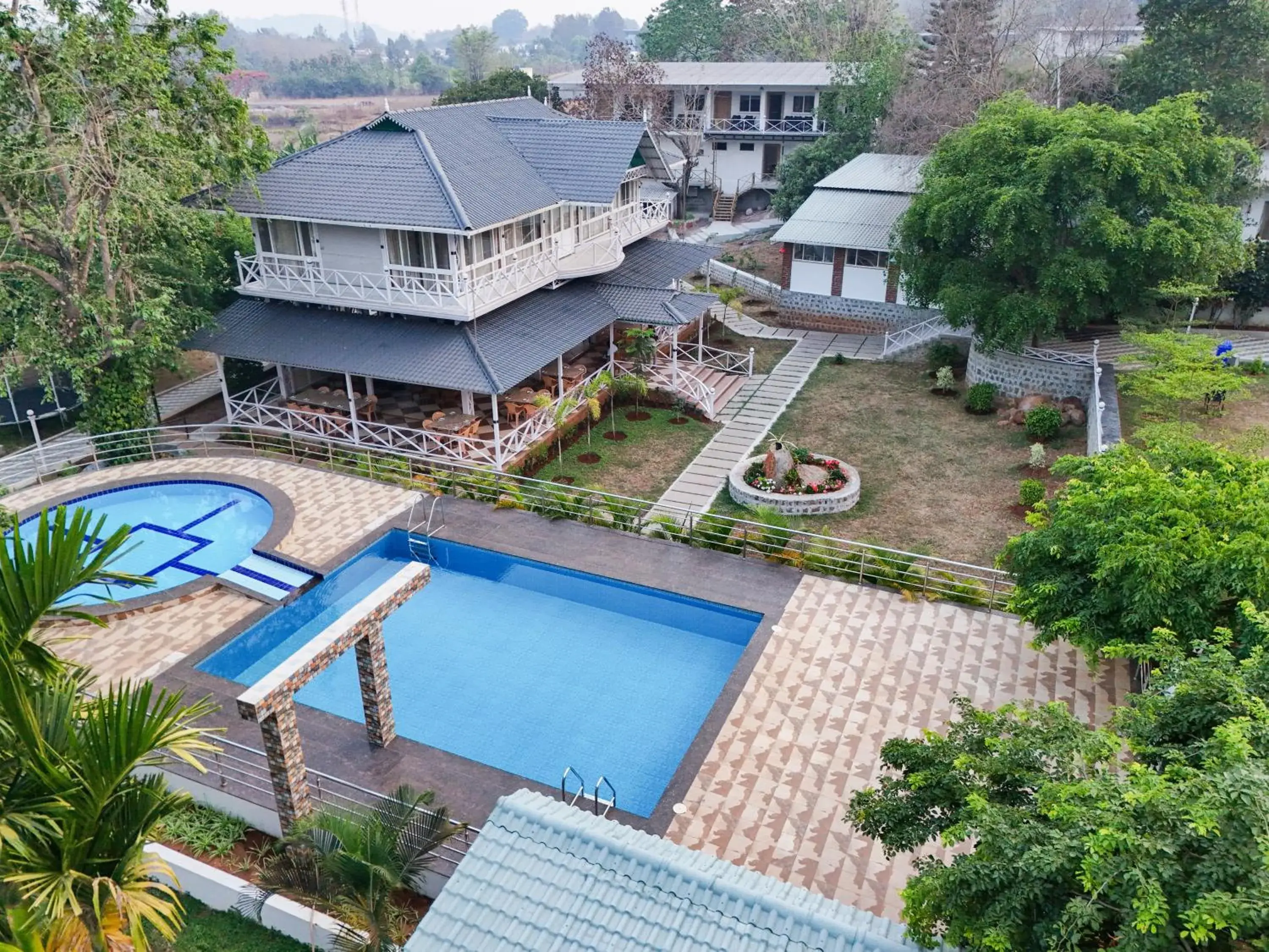 Swimming pool in MGM Whispering Wind's Yelagiri Swimming pool in MGM Whispering Wind's Yelagiri