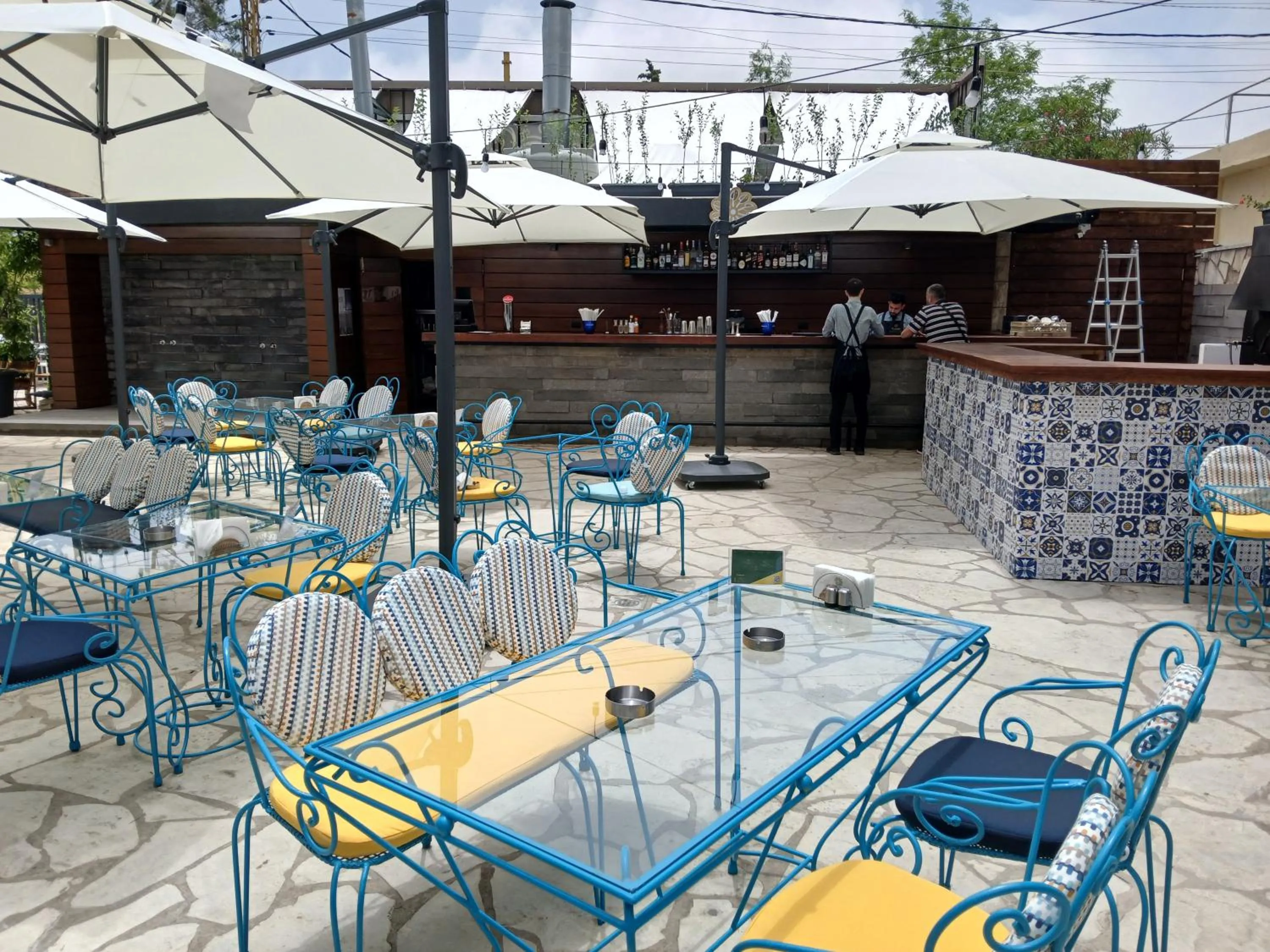 Restaurant/places to eat in GARDEN HOTEL