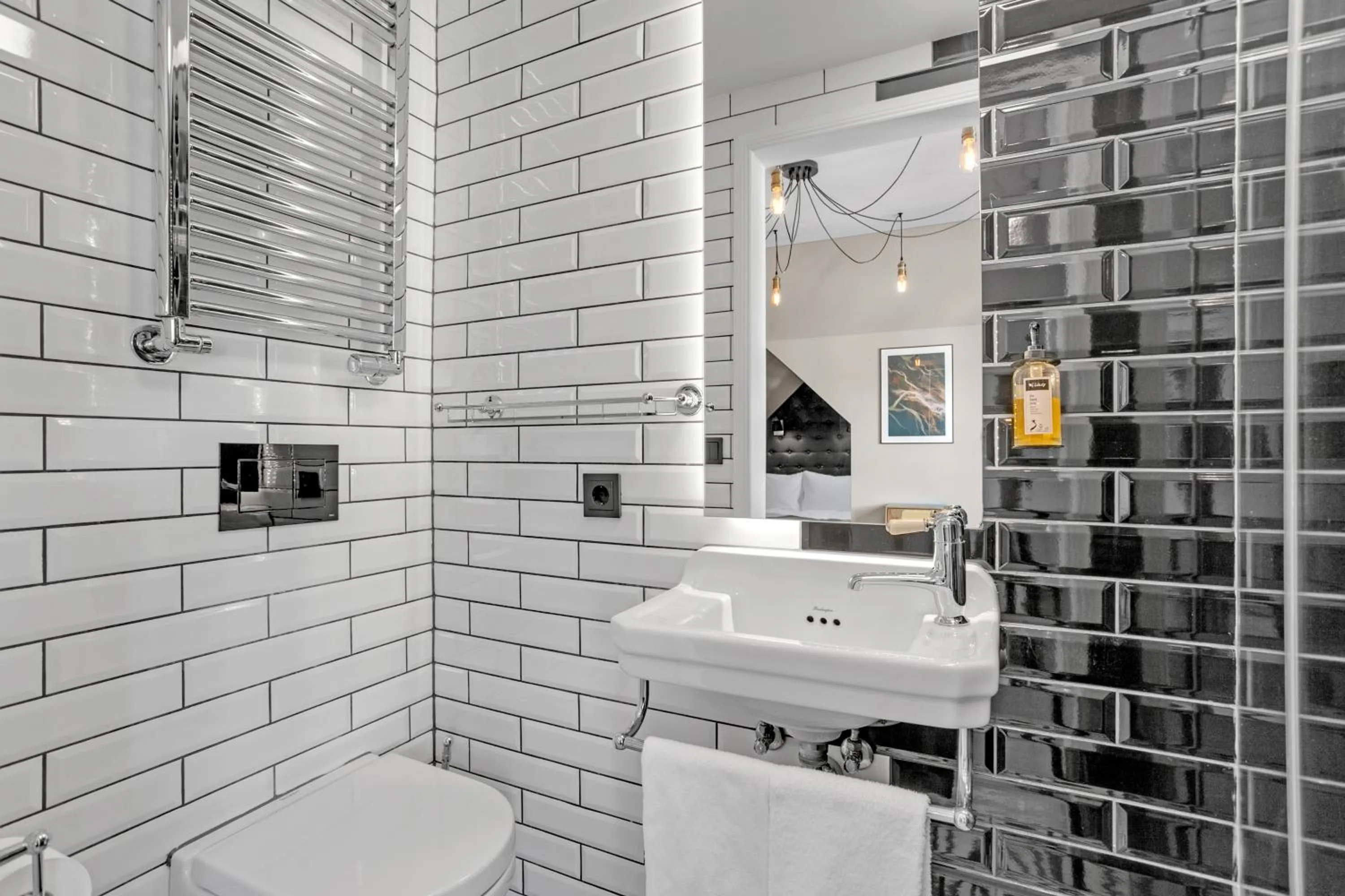 Shower in ODDSSON Downtown Hotel