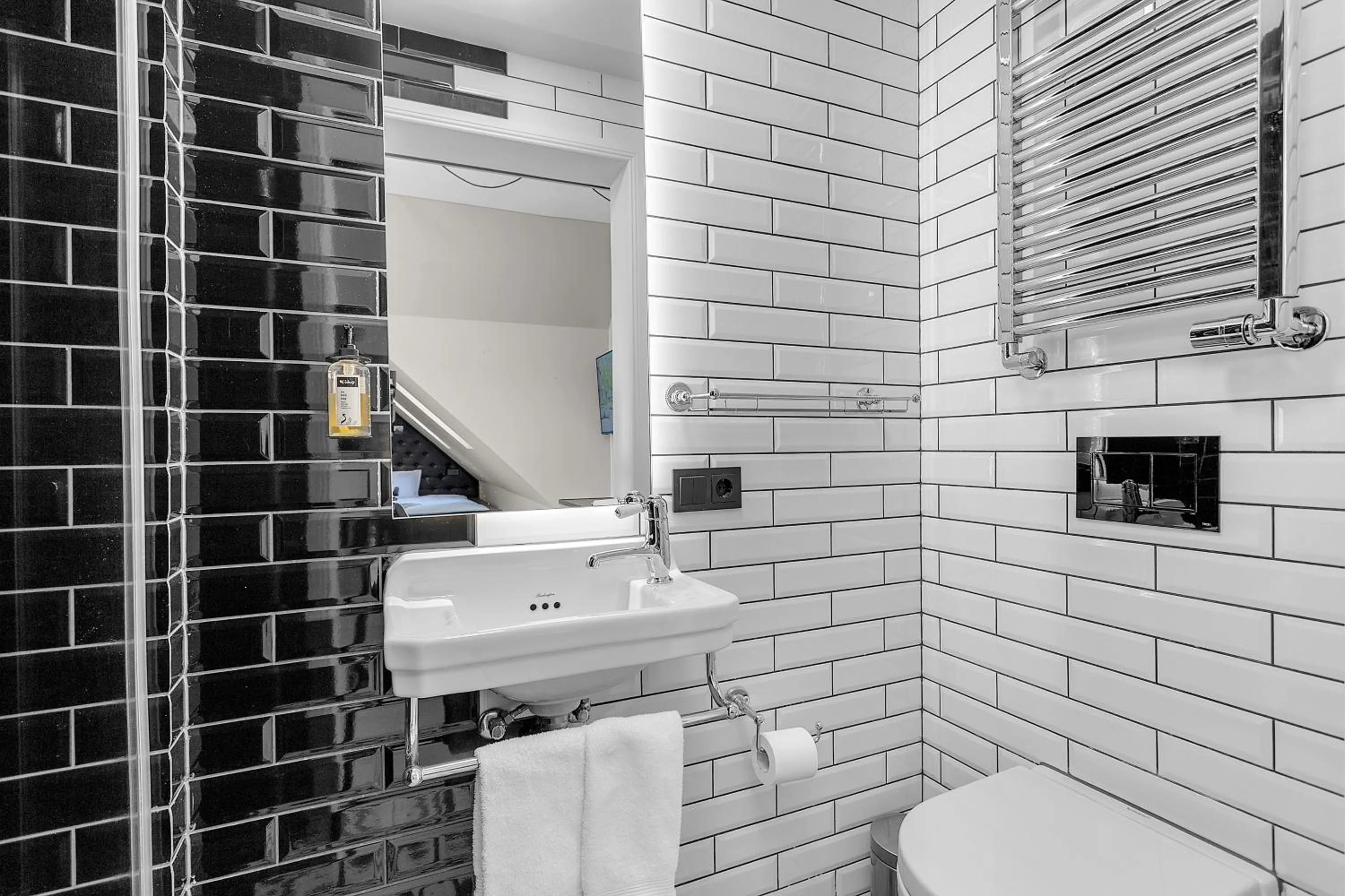 Toilet in ODDSSON Downtown Hotel