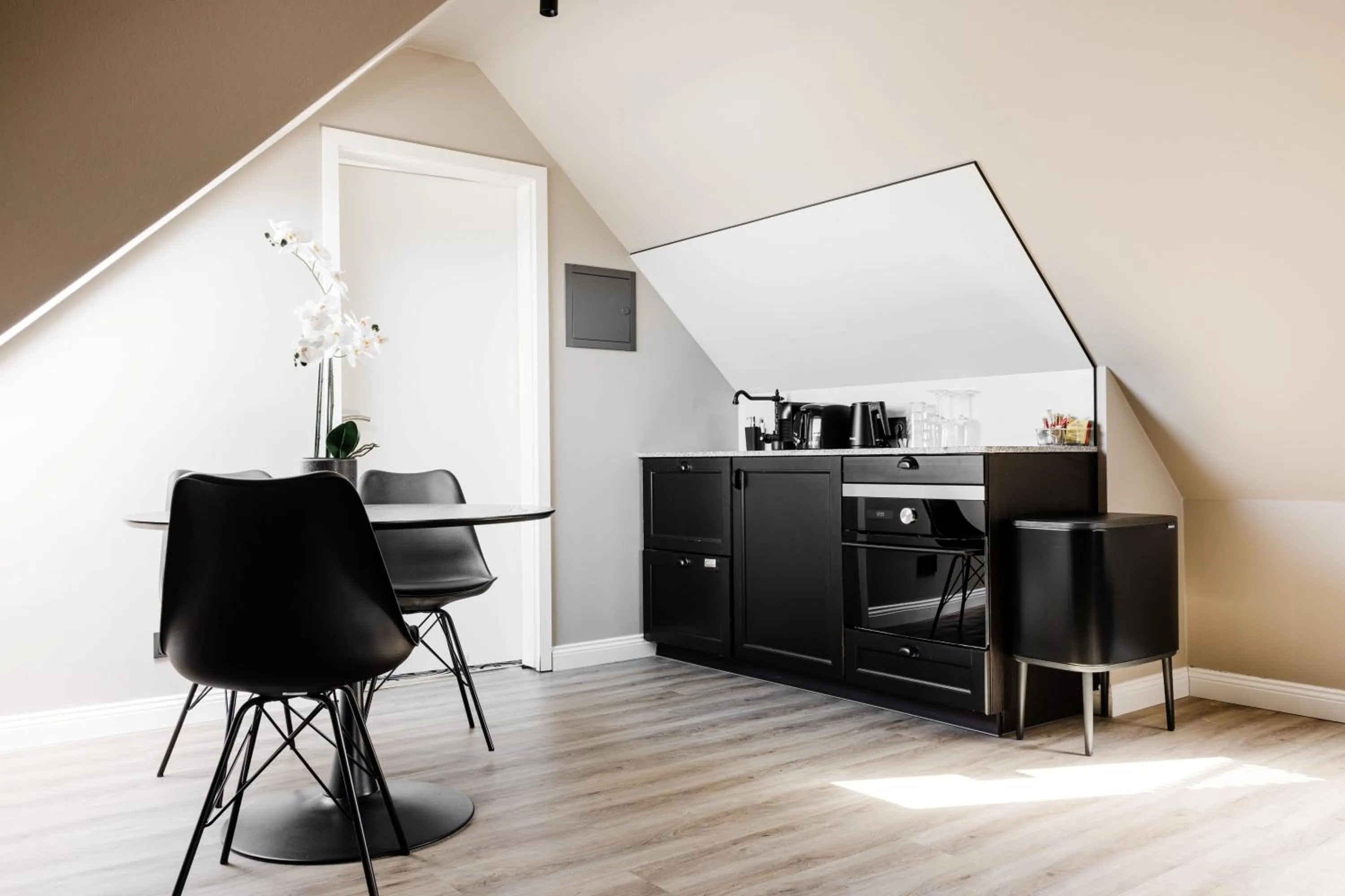 Kitchen or kitchenette in ODDSSON Downtown Hotel