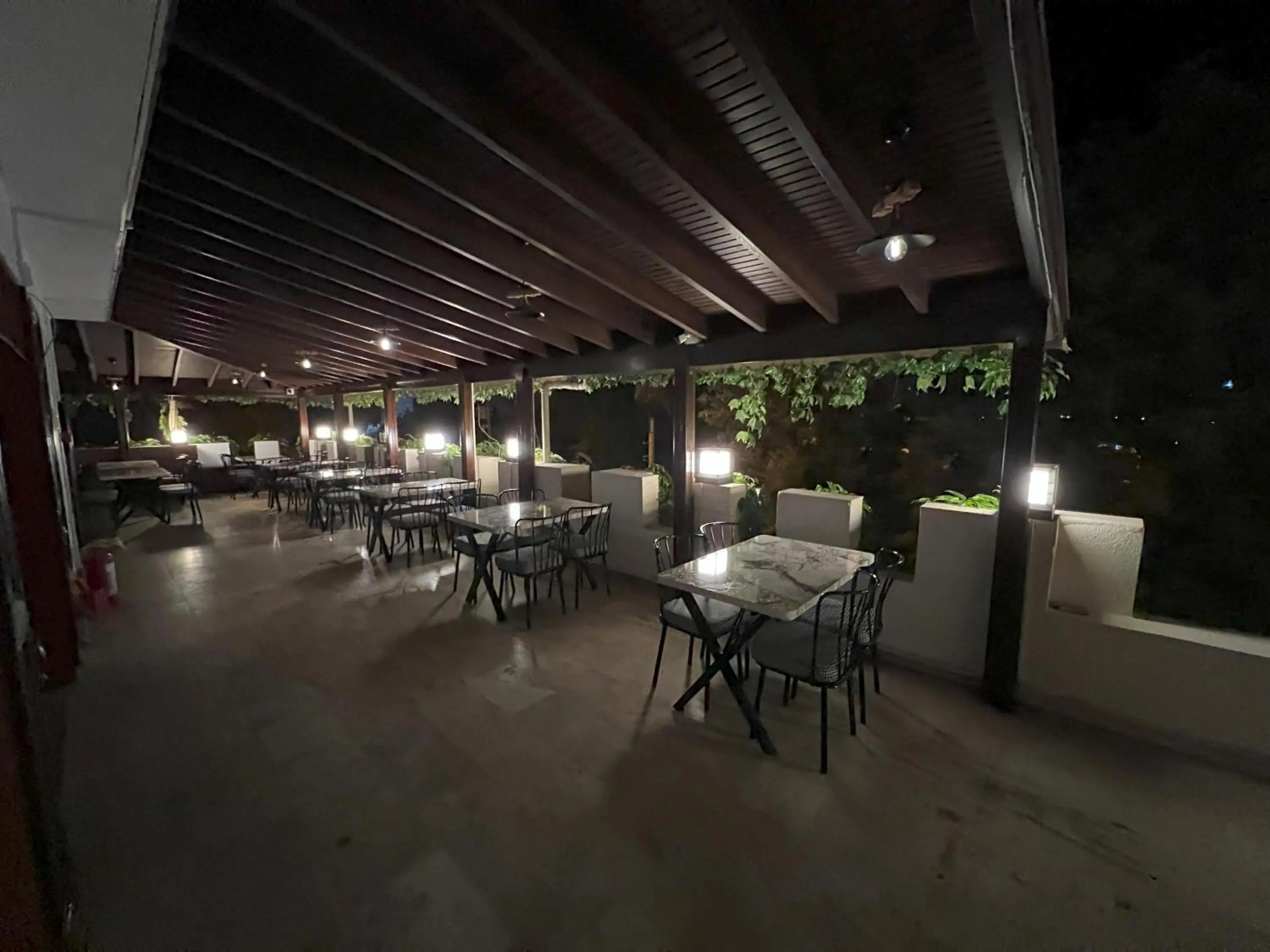 Restaurant/places to eat in Hotel Bella