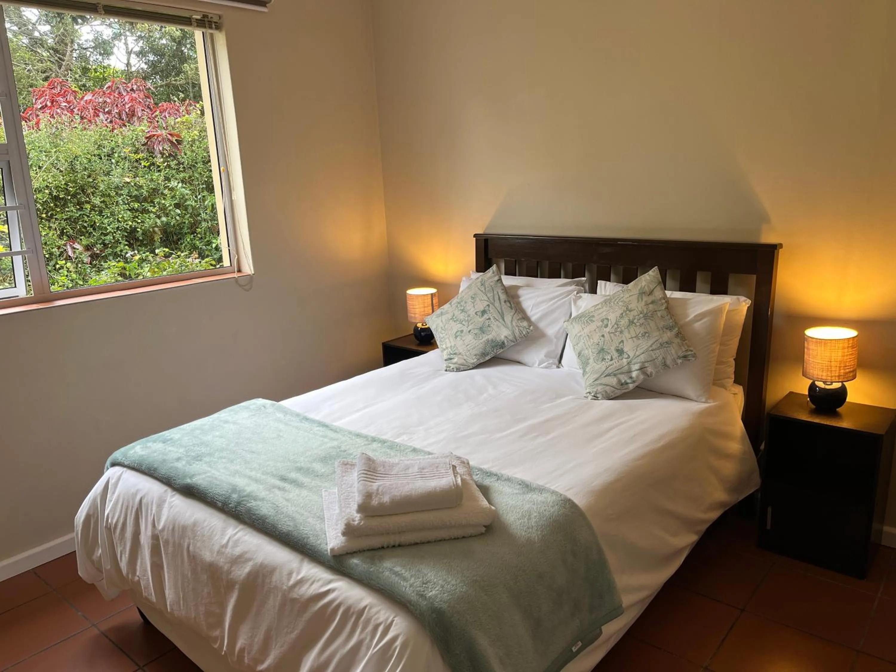 Photo of the whole room, Bed in Little Louisa