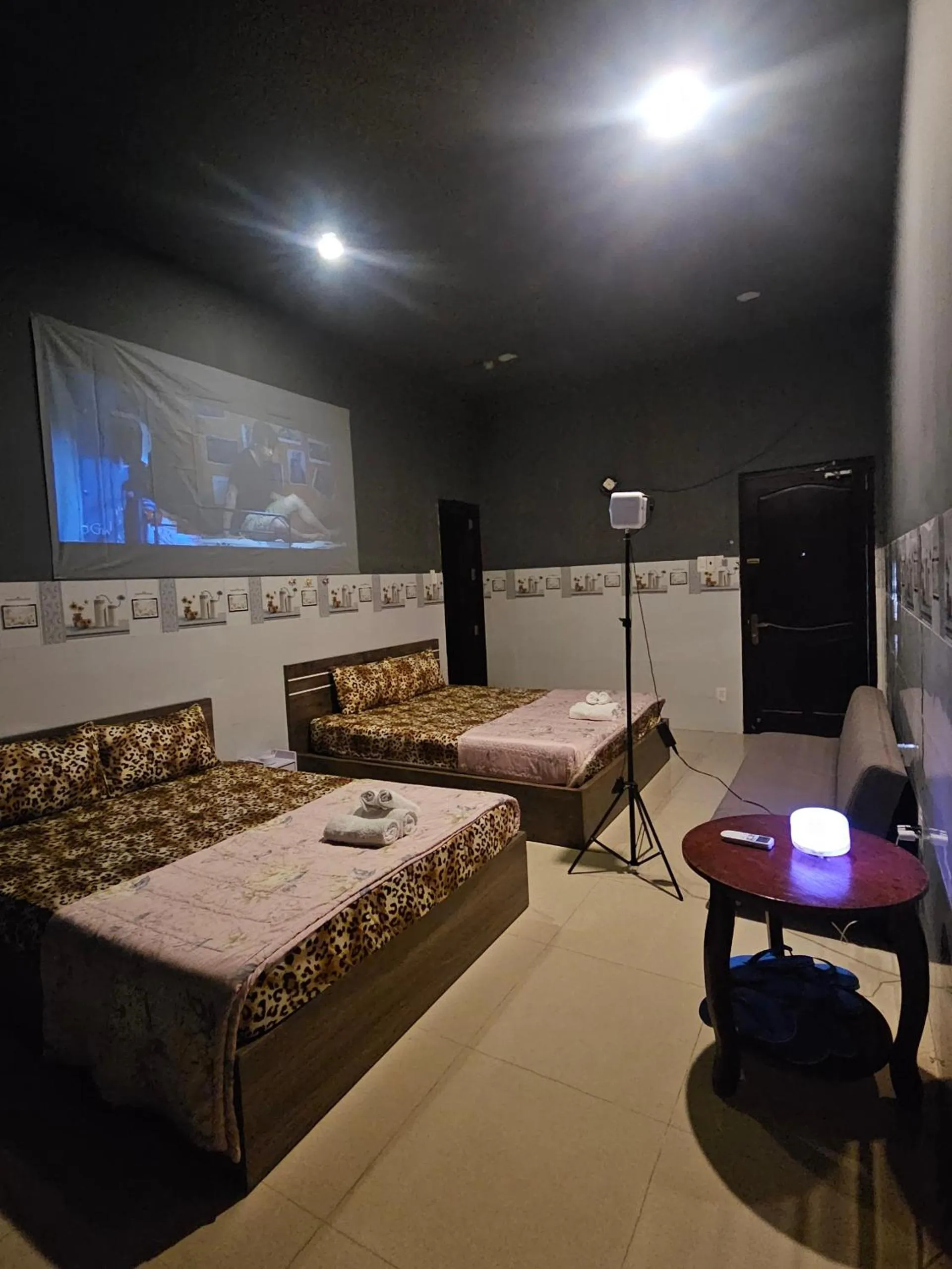 Communal lounge/ TV room in Hoa Hồng Hotel Ho Chi Minh City