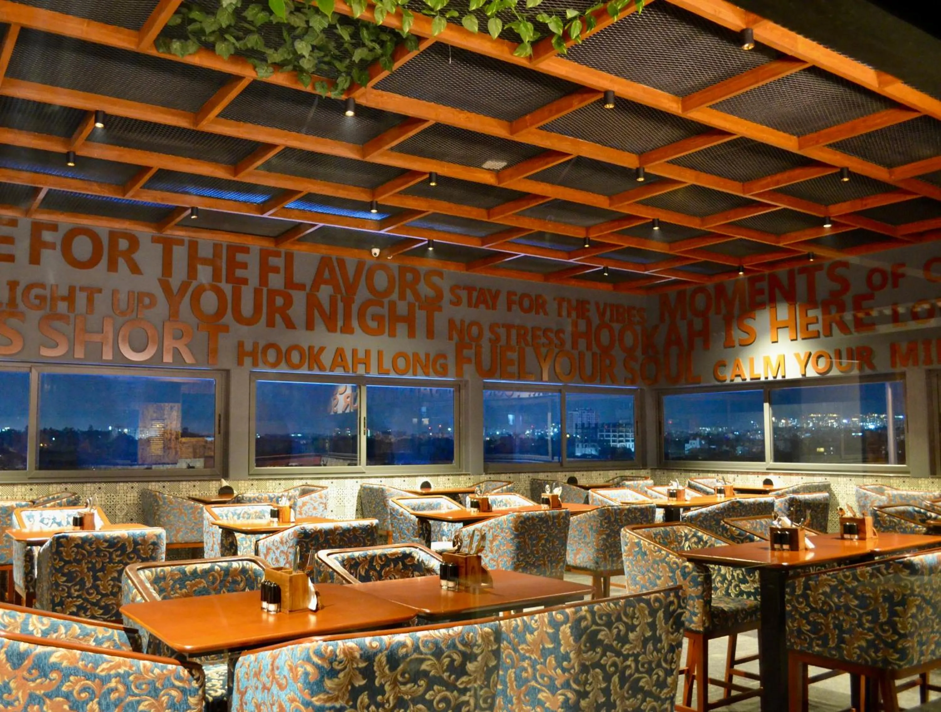 Restaurant/places to eat in CITY LAKE HOTEL