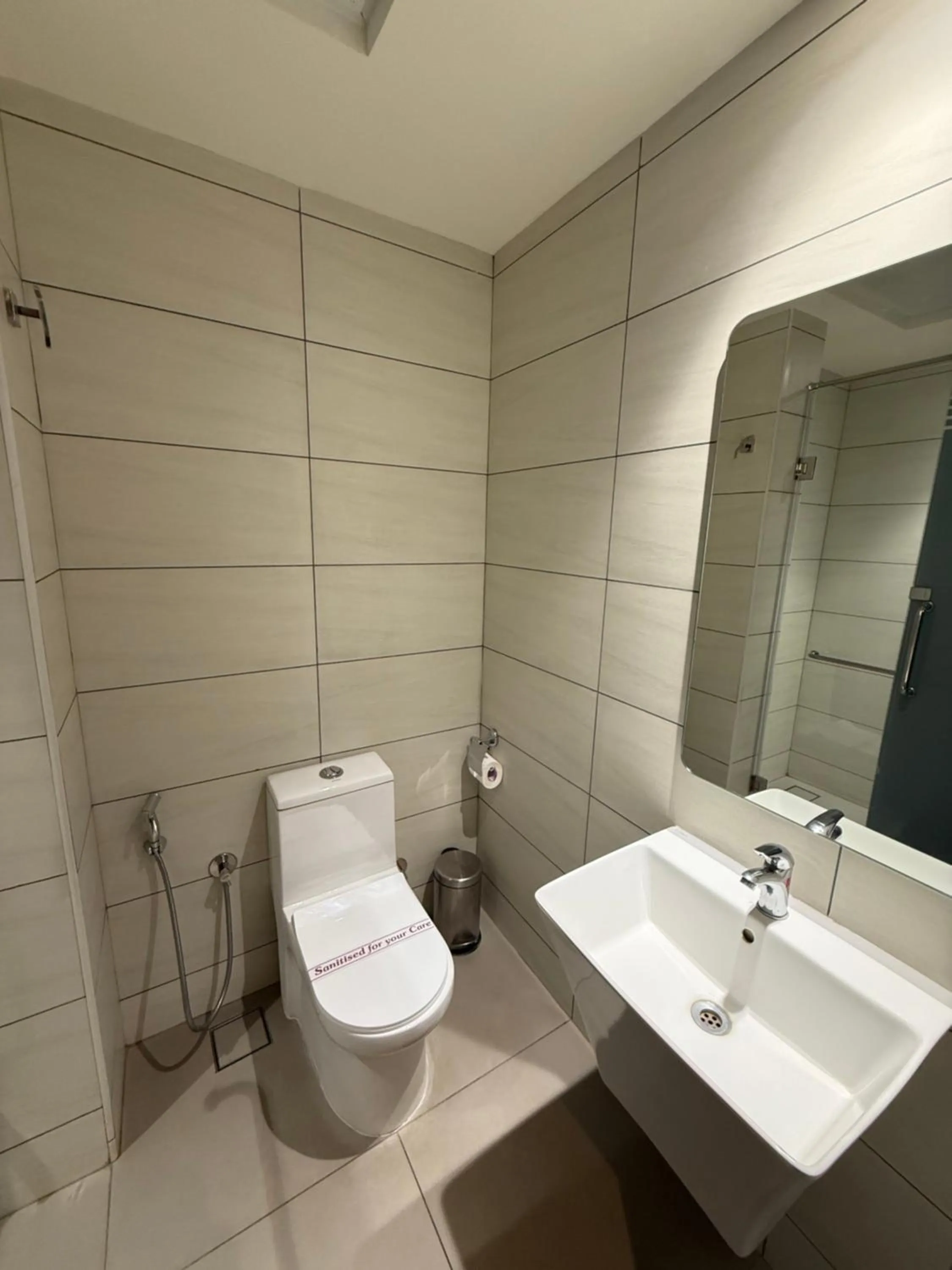 Toilet in CITY LAKE HOTEL