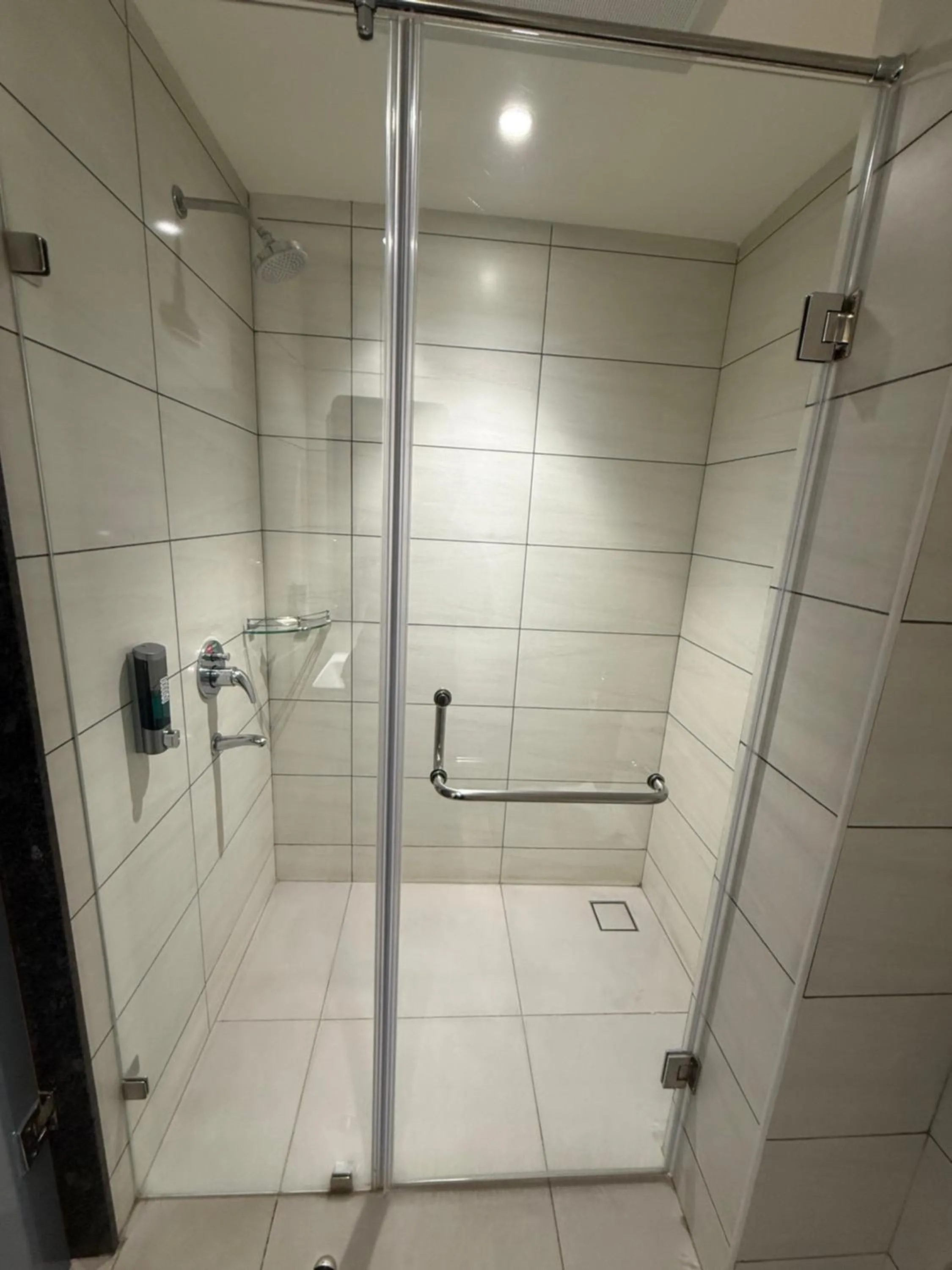 Bathroom in CITY LAKE HOTEL