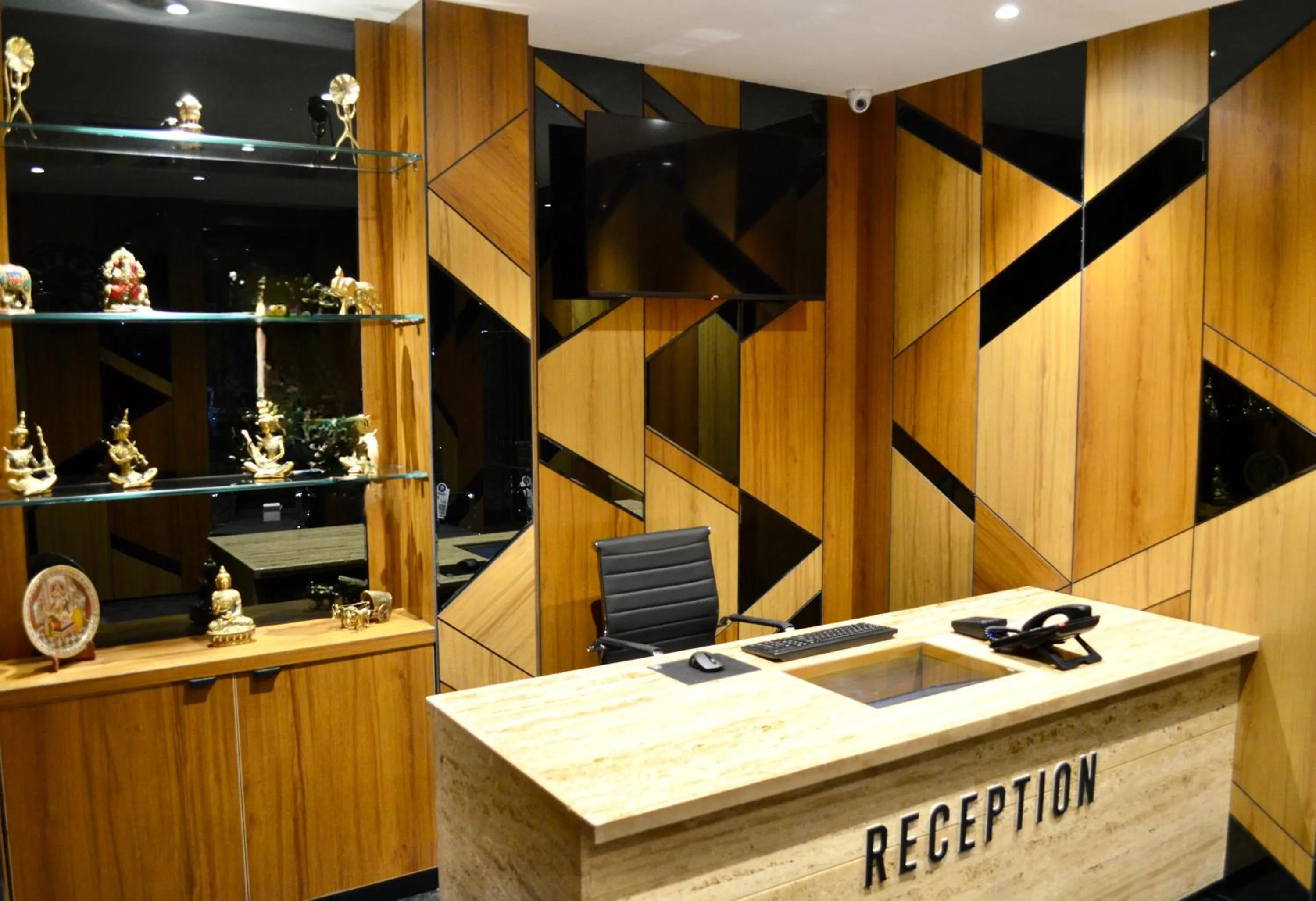 Lobby or reception in CITY LAKE HOTEL