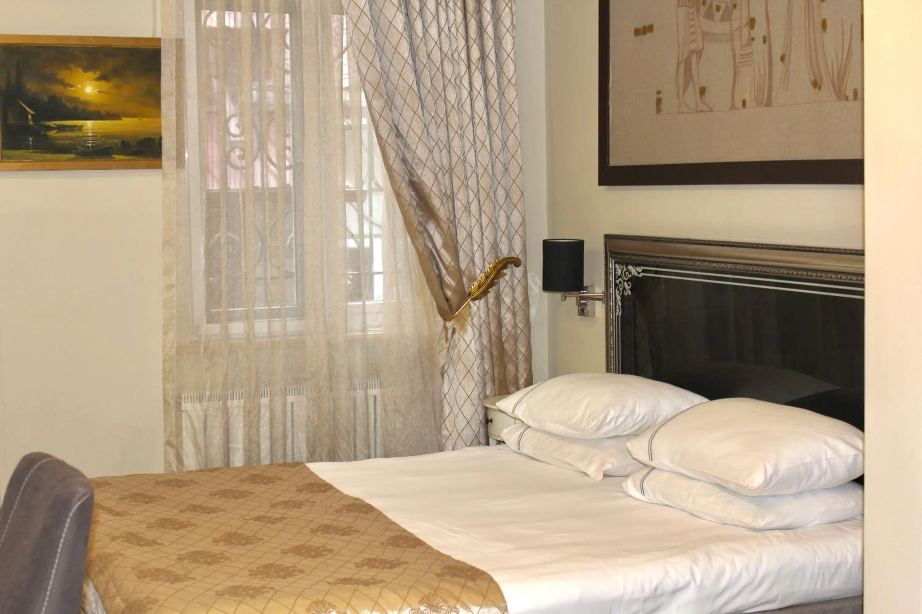 Bed in Luxor Garden