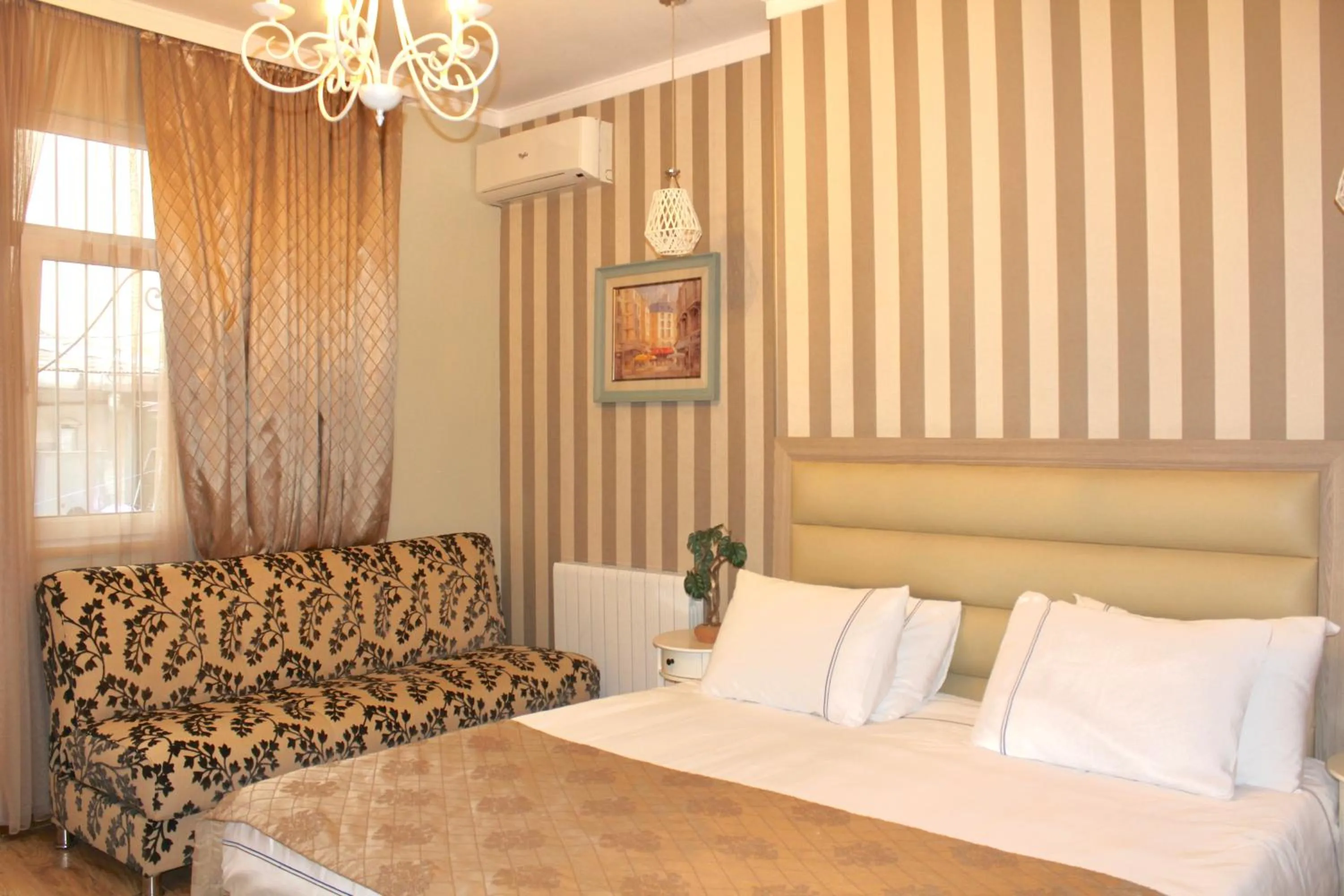 Bed in Luxor Garden