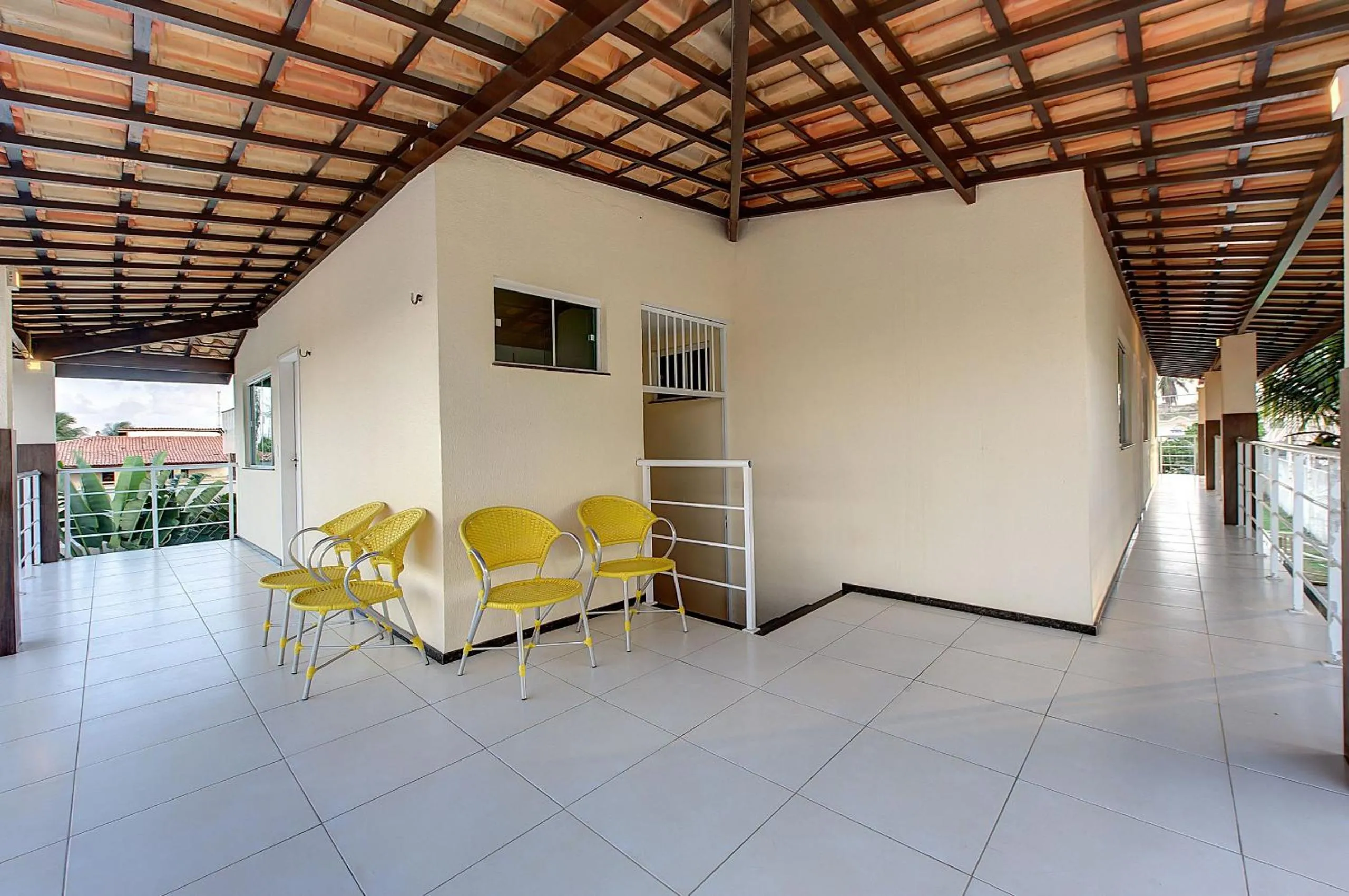 Balcony/Terrace in Casa Incrível na Praia de Tabuba by Carpediem